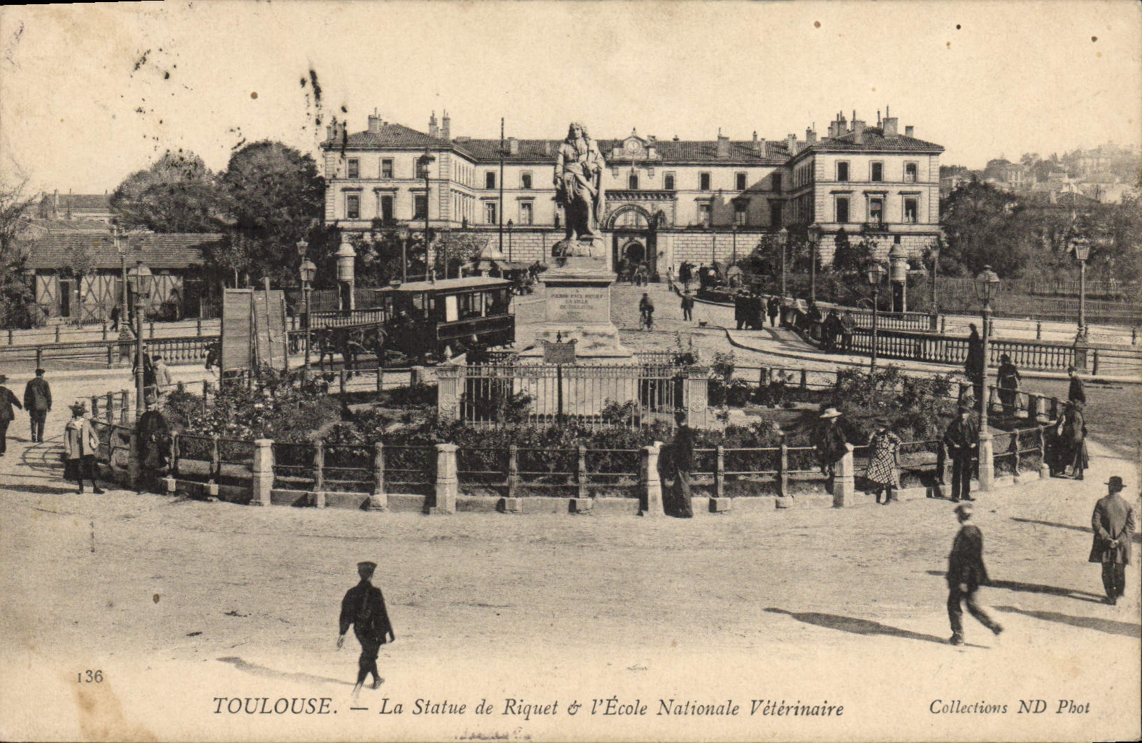 VINTAGE POSTCARD Toulouse the statue of Riquet and the National school Veterinary surgeon