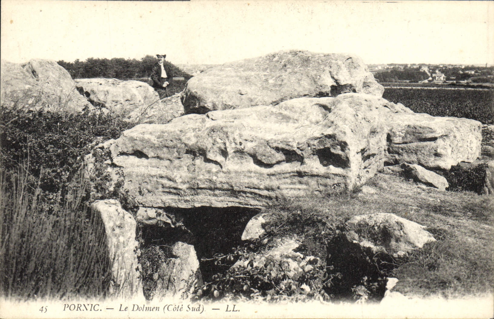 VINTAGE POSTCARD Dolmen Pornic Menhir