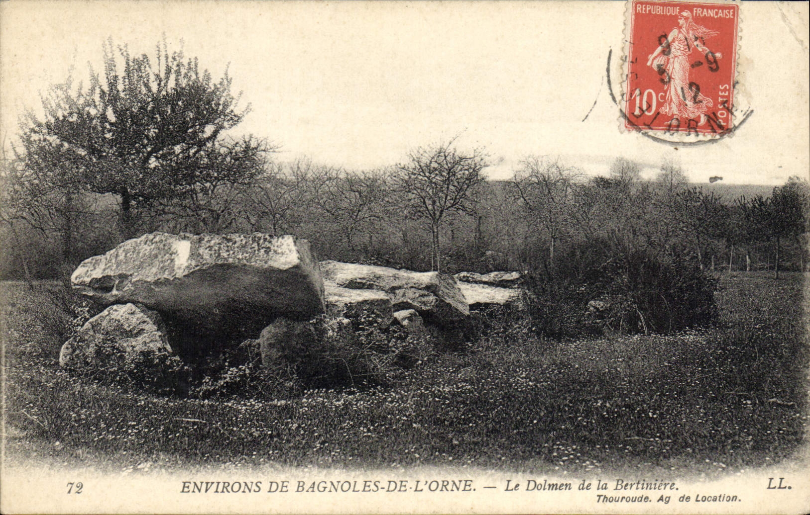 CPA Dolmen Menhir Environs de Bagnoles de l'Orne Le dolmen de la Bertiniere