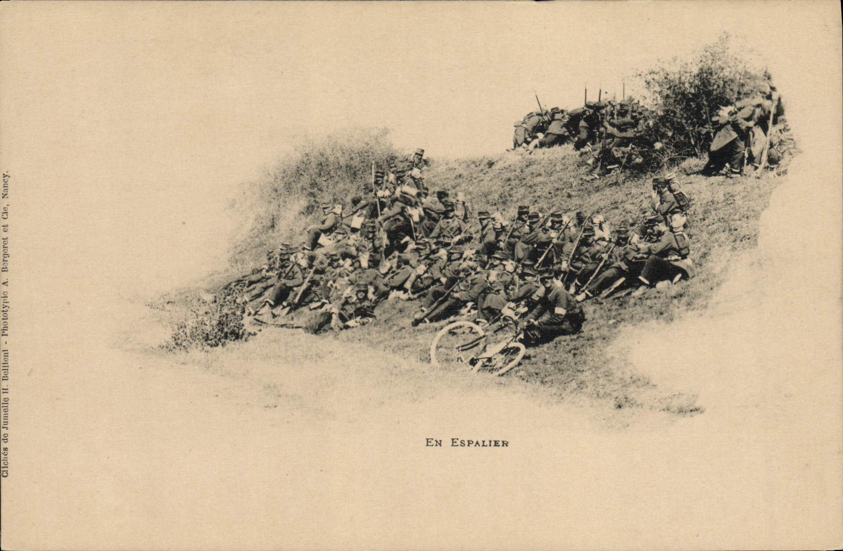 CPA Militaria En Espalier Velo Cycle