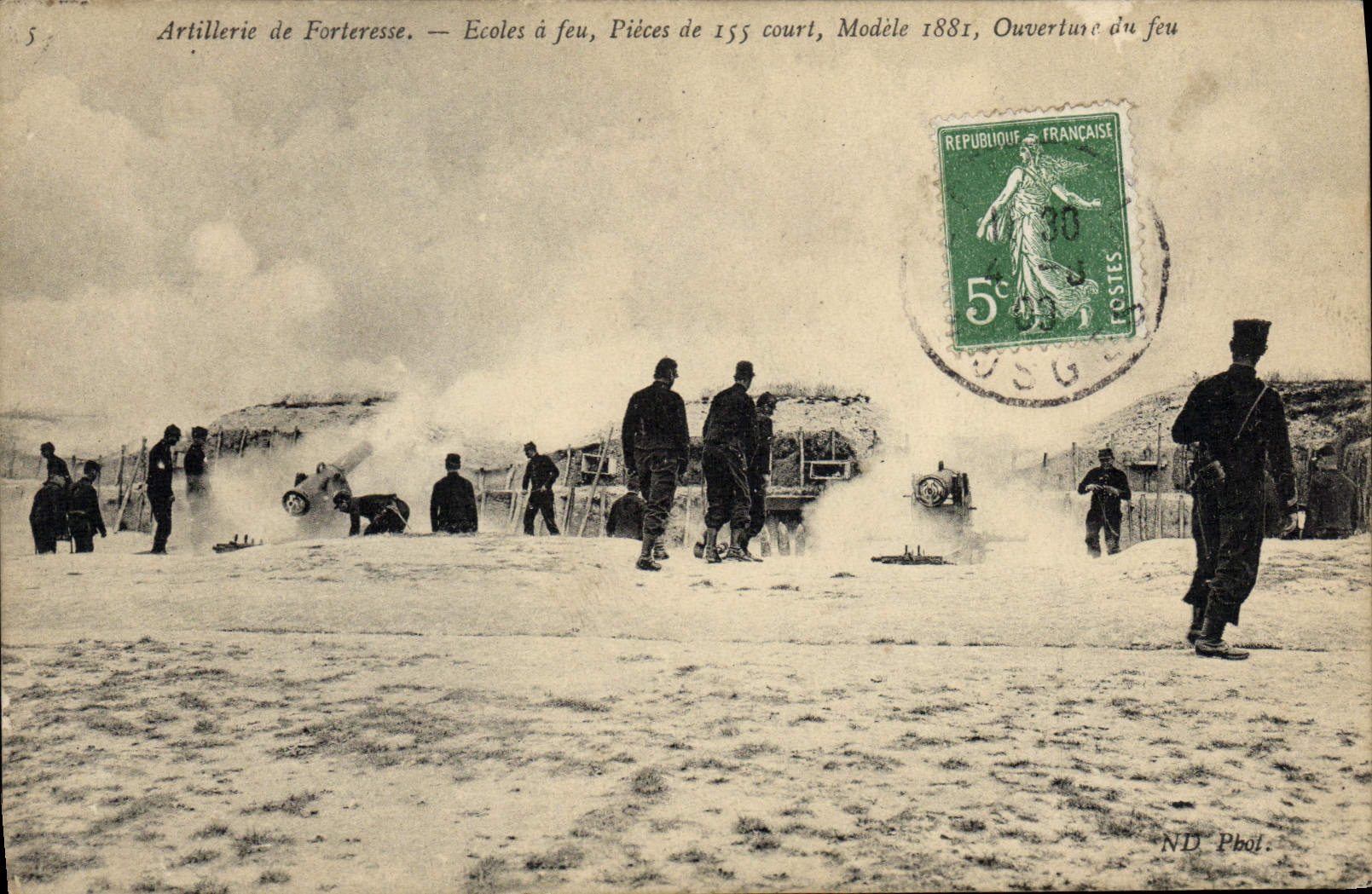 CPA Militaria Artillerie de forteresse Ecoles a feu Pieces de 155 court Ouverture du feu