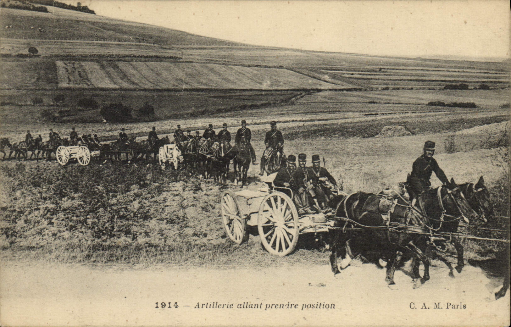 VINTAGE POSTCARD Militaria Artillery going to give an opinion