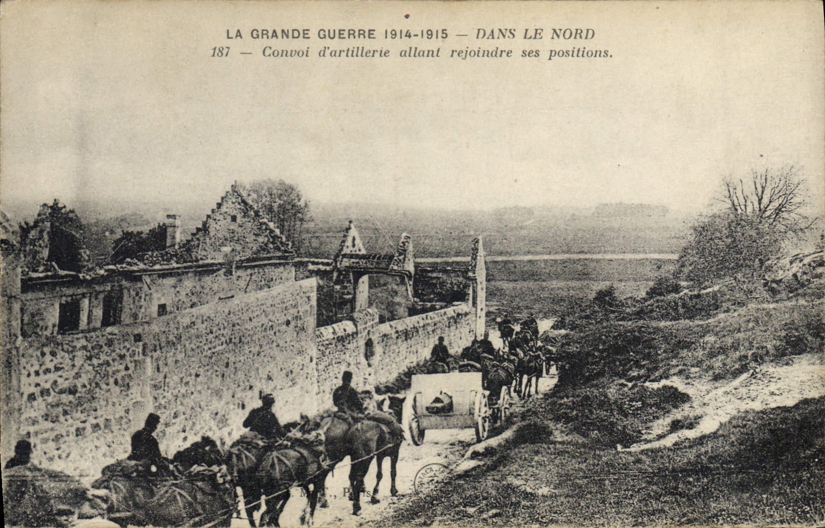 CPA Militaria Dans le Nord Convoi d'Artillerie allant rejoindre ses positions