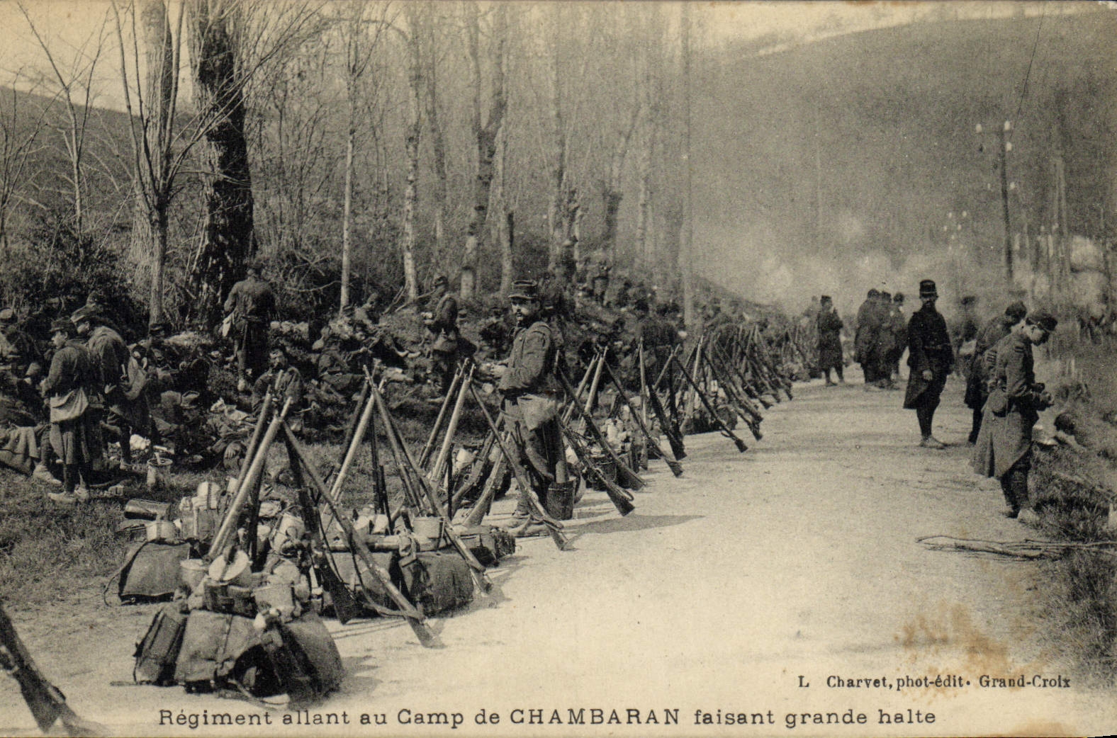 VINTAGE POSTCARD Militaria Regiment going to the camp of Chambaran making great halt