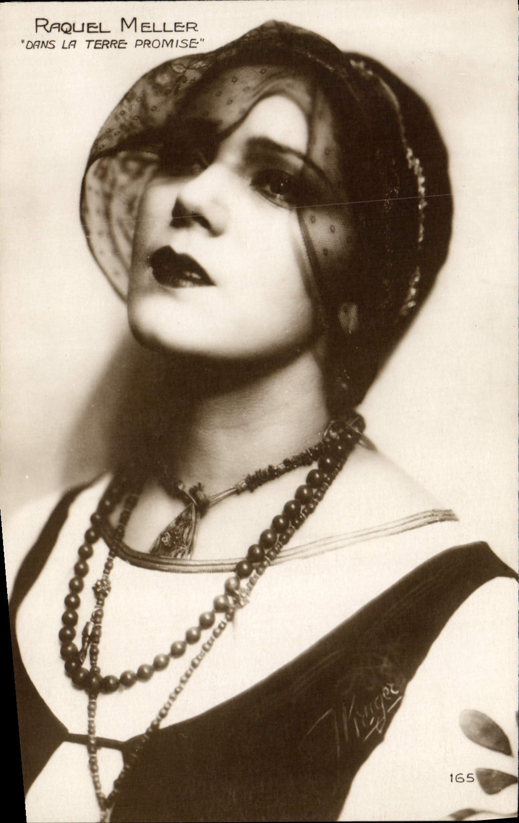 POSTAL MODERNA cine de Raquel a mezclarse en la tierra prometida