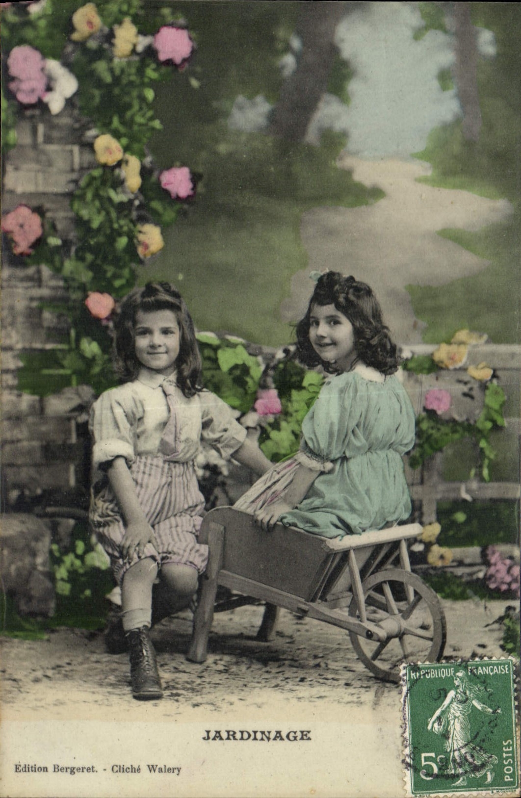 CPA Fantaisie Enfants Jardinage 