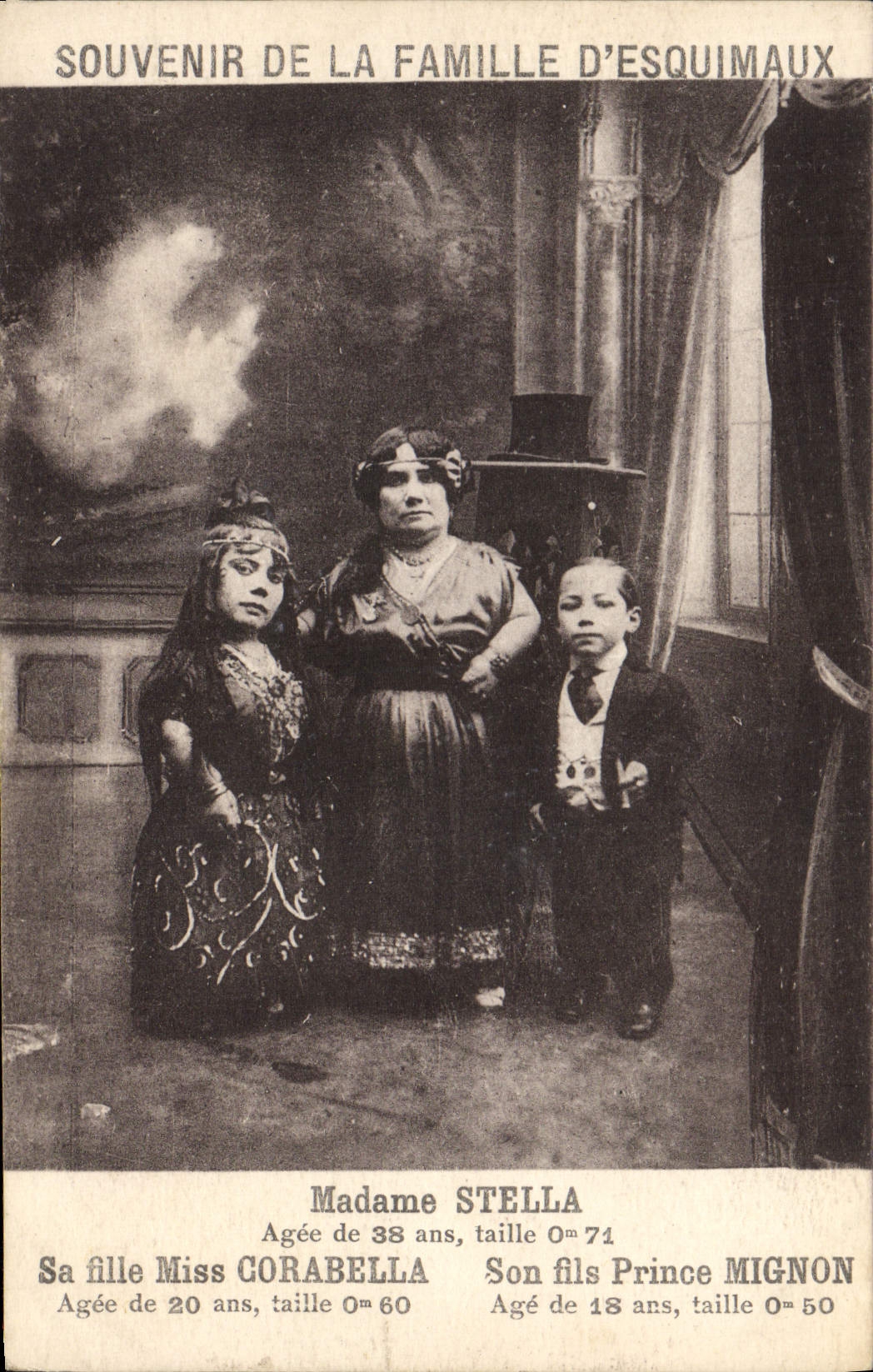 La familia de la POSTAL de la VENDIMIA de enanos agradables de señora Stella Corabella de los esquimales empequeñece