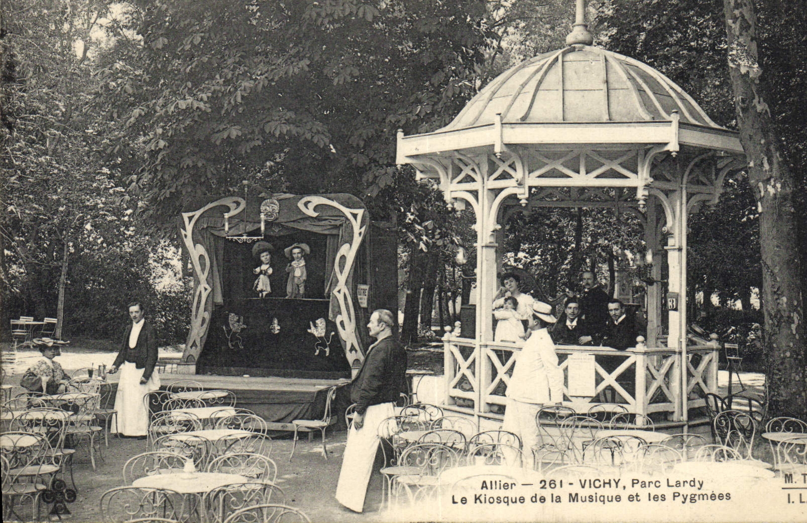 CPA Theatre Guignol Vichy Parc Lardy Le kiosque de la musique et les Pygmees