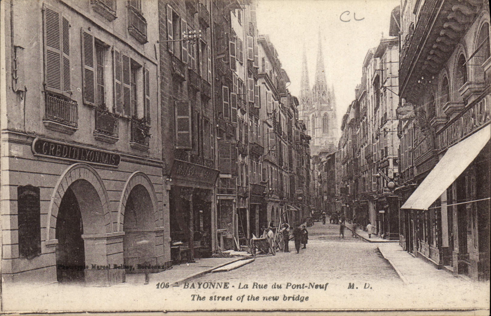 VINTAGE POSTCARD Bayonne Bank the Street of the bridge Last nines Crédit Lyonnais