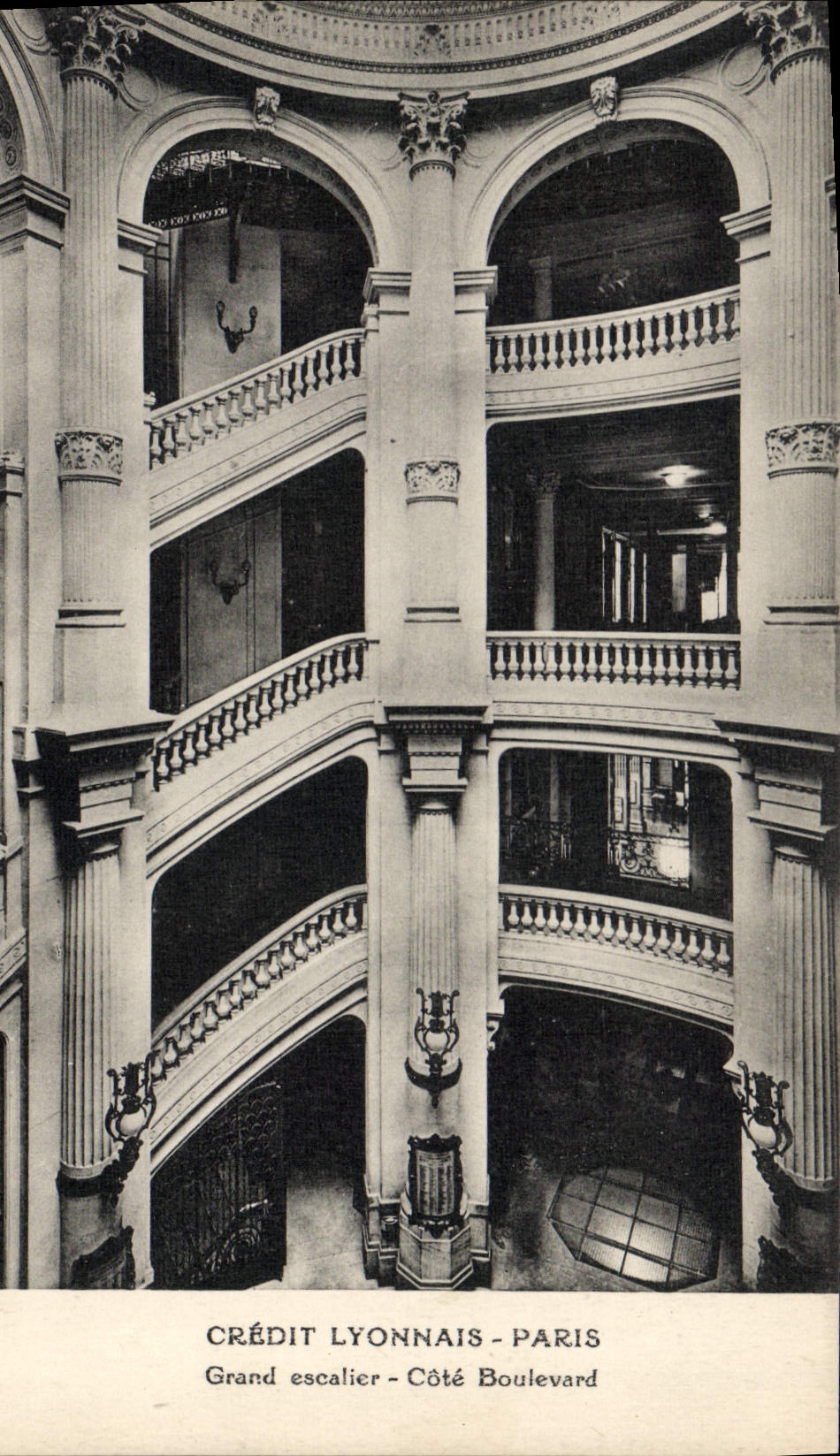 CPA Banque Credit Lyonnais Paris Grand escalier Cote boulevard