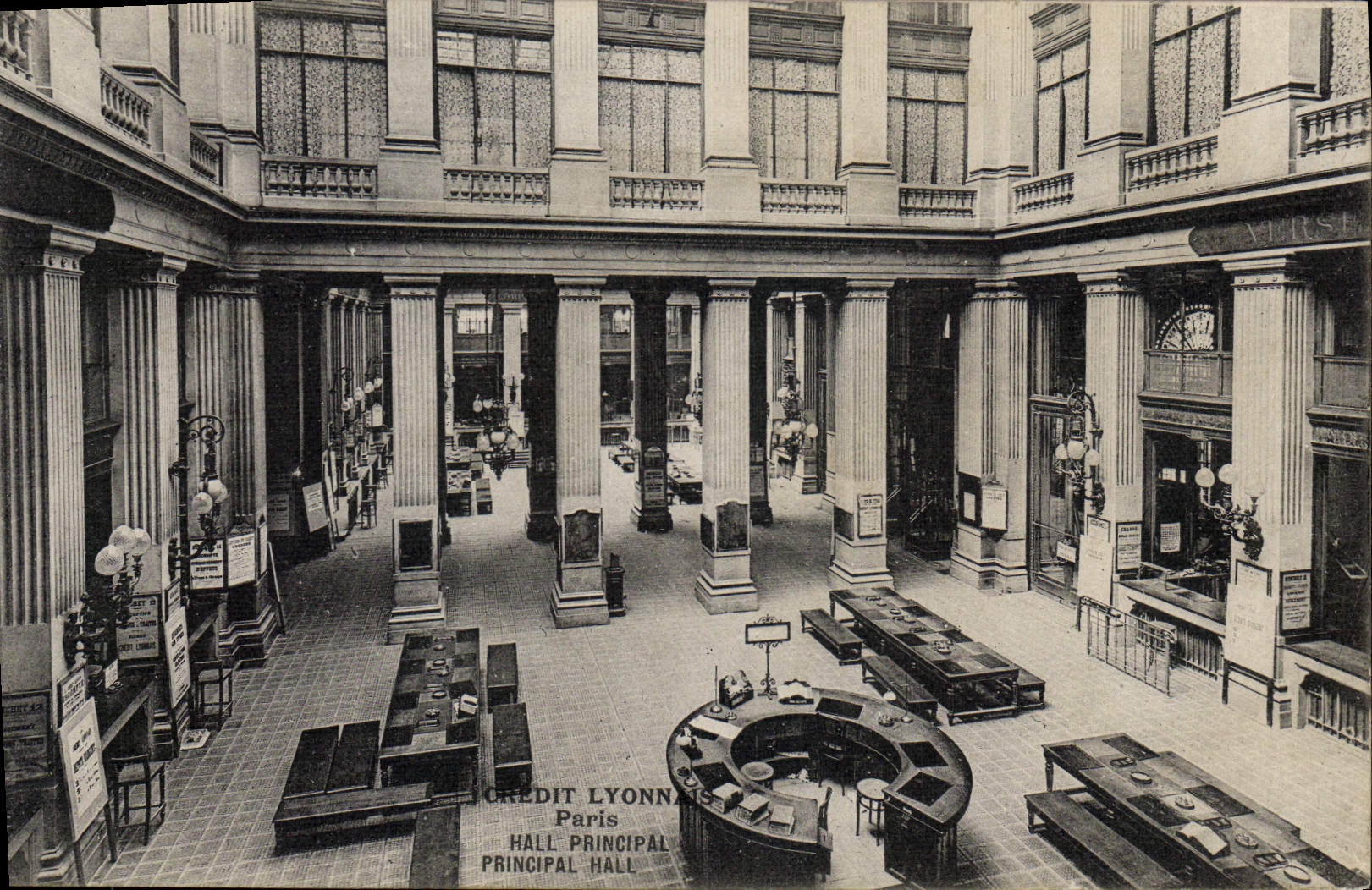 VINTAGE POSTCARD Bank Crédit Lyonnais Paris principal Hall