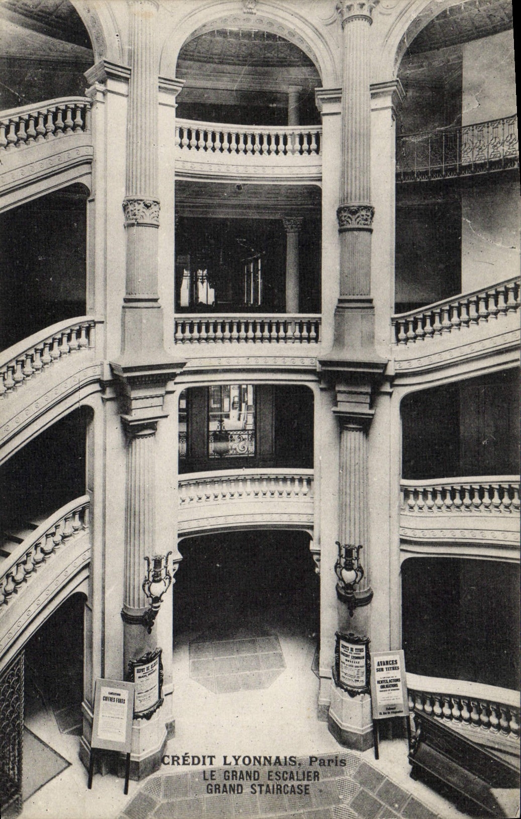 CPA Banque Credit Lyonnais Paris Le grand escalier 