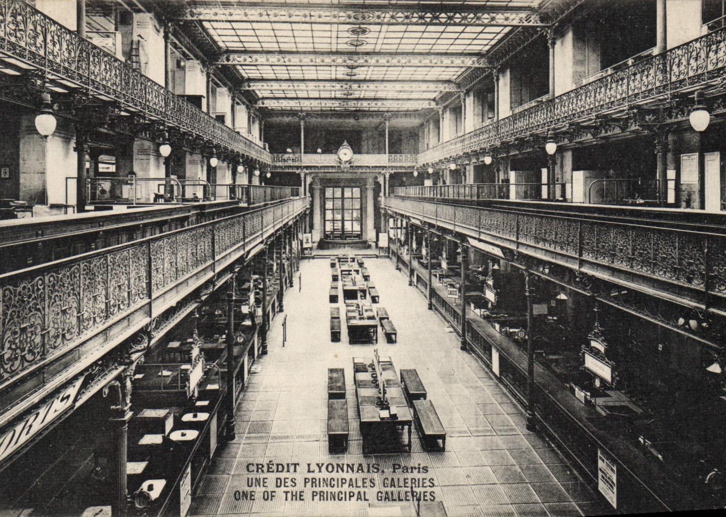 VINTAGE POSTCARD Bank Paris Crédit Lyonnais One of the principal galleries