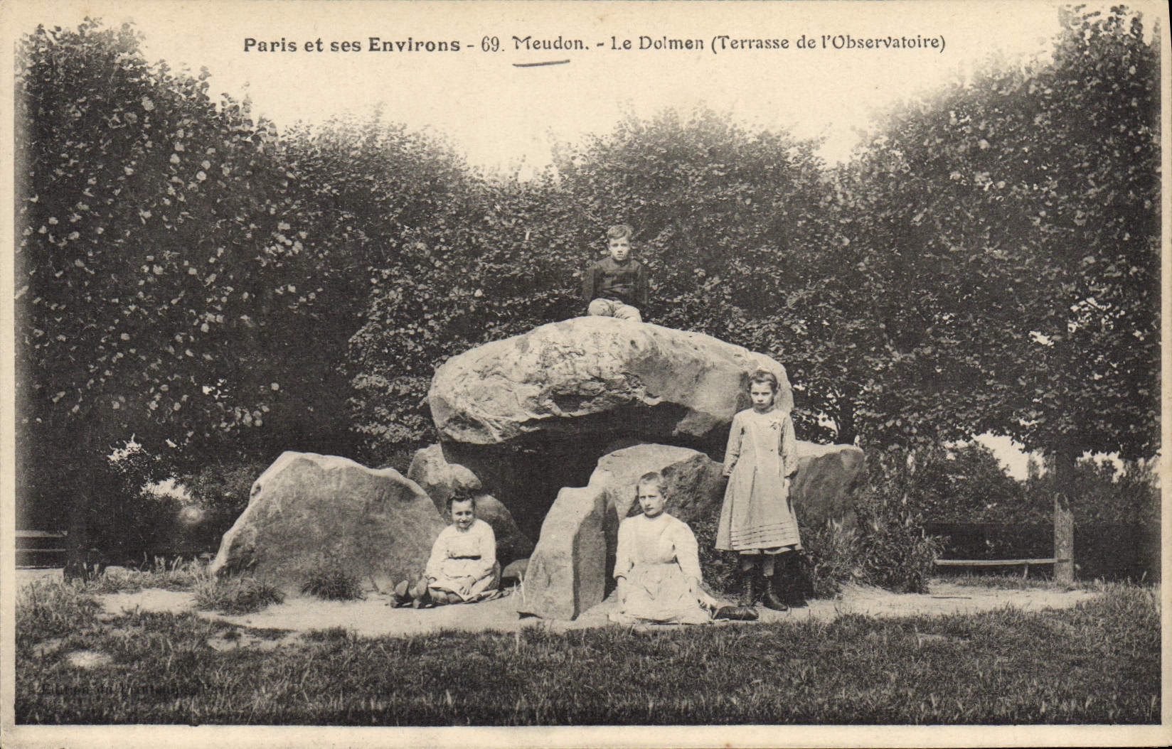 Menhir de París del dolmen de la POSTAL de la VENDIMIA y sus alrededores de Meudon la terraza del dolmen del folklore de los niños del observatorio