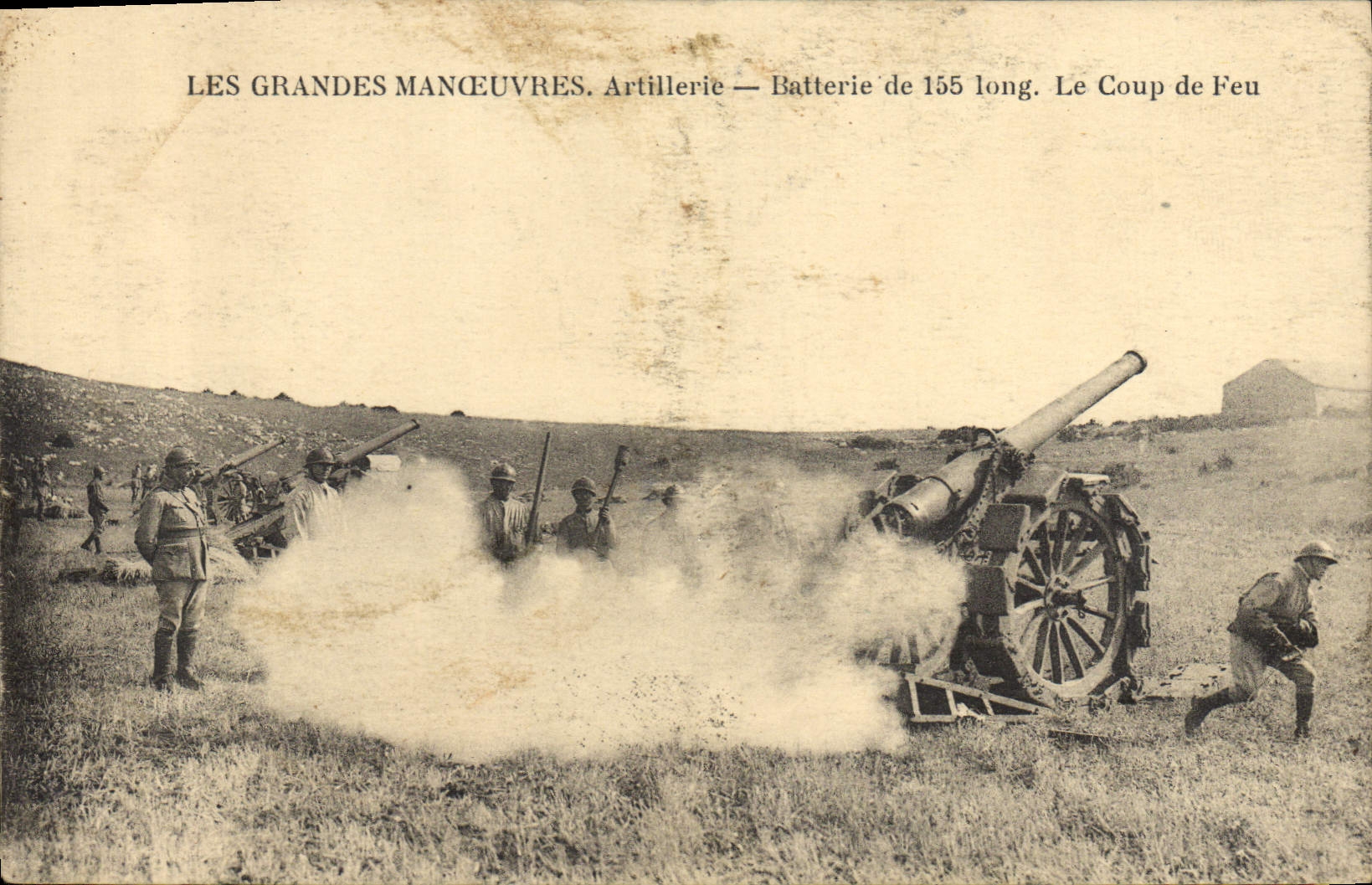 CPA Militaria Les grandes manoeuvres Artillerie Batterie de 155 long Le coup de feu