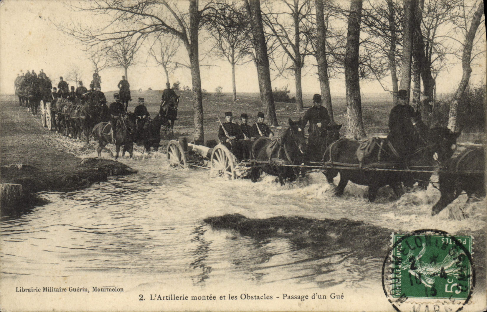 CPA Militaria L'artillerie montee et les obstacles Passage d'un gue