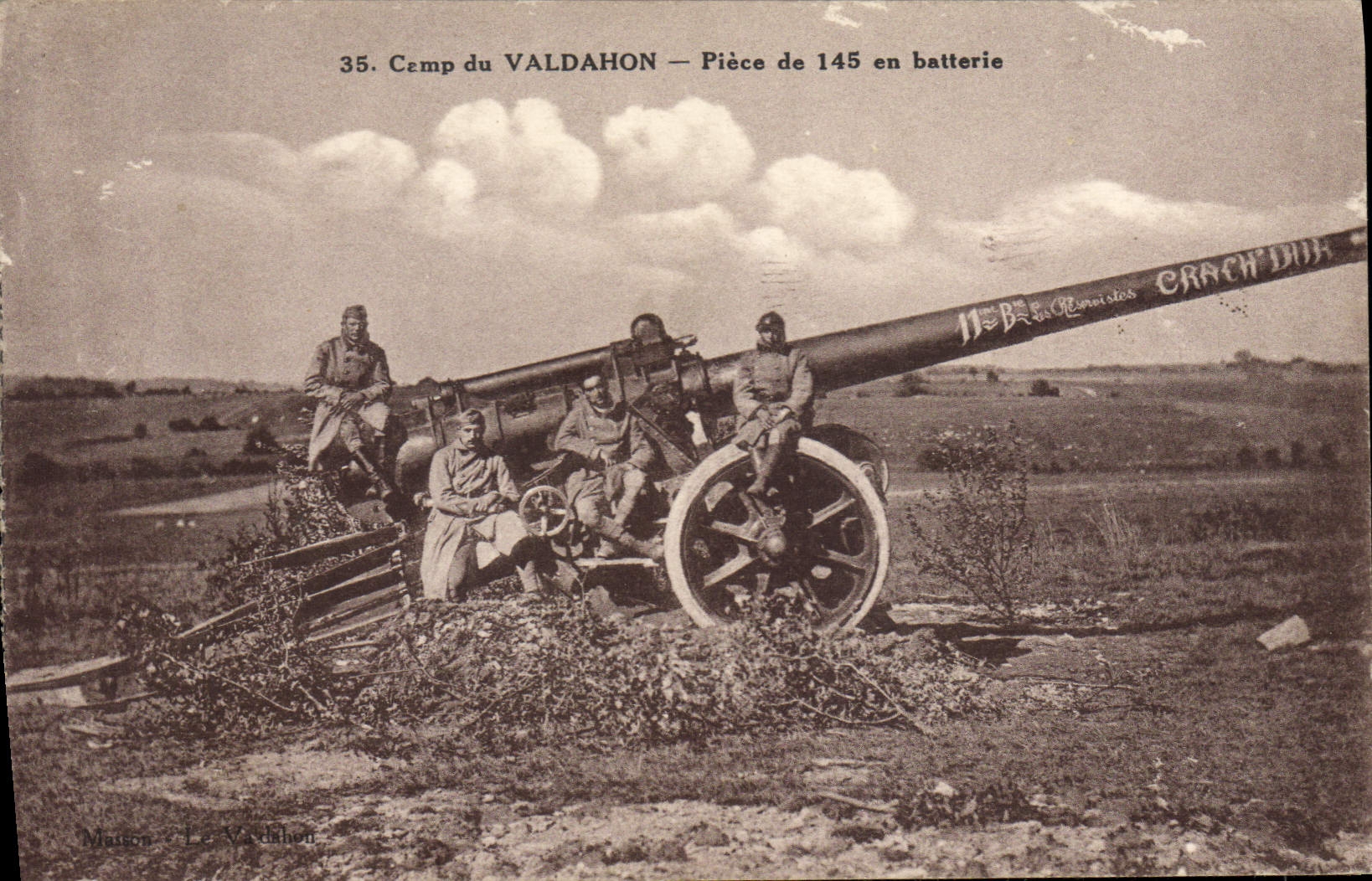 CPA Militaria Camp du Valdahon Piece de 155 en batterie