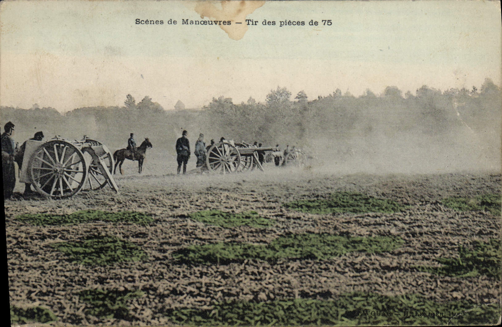 CPA Militaria Manoeuvres Tir des pieces de 75