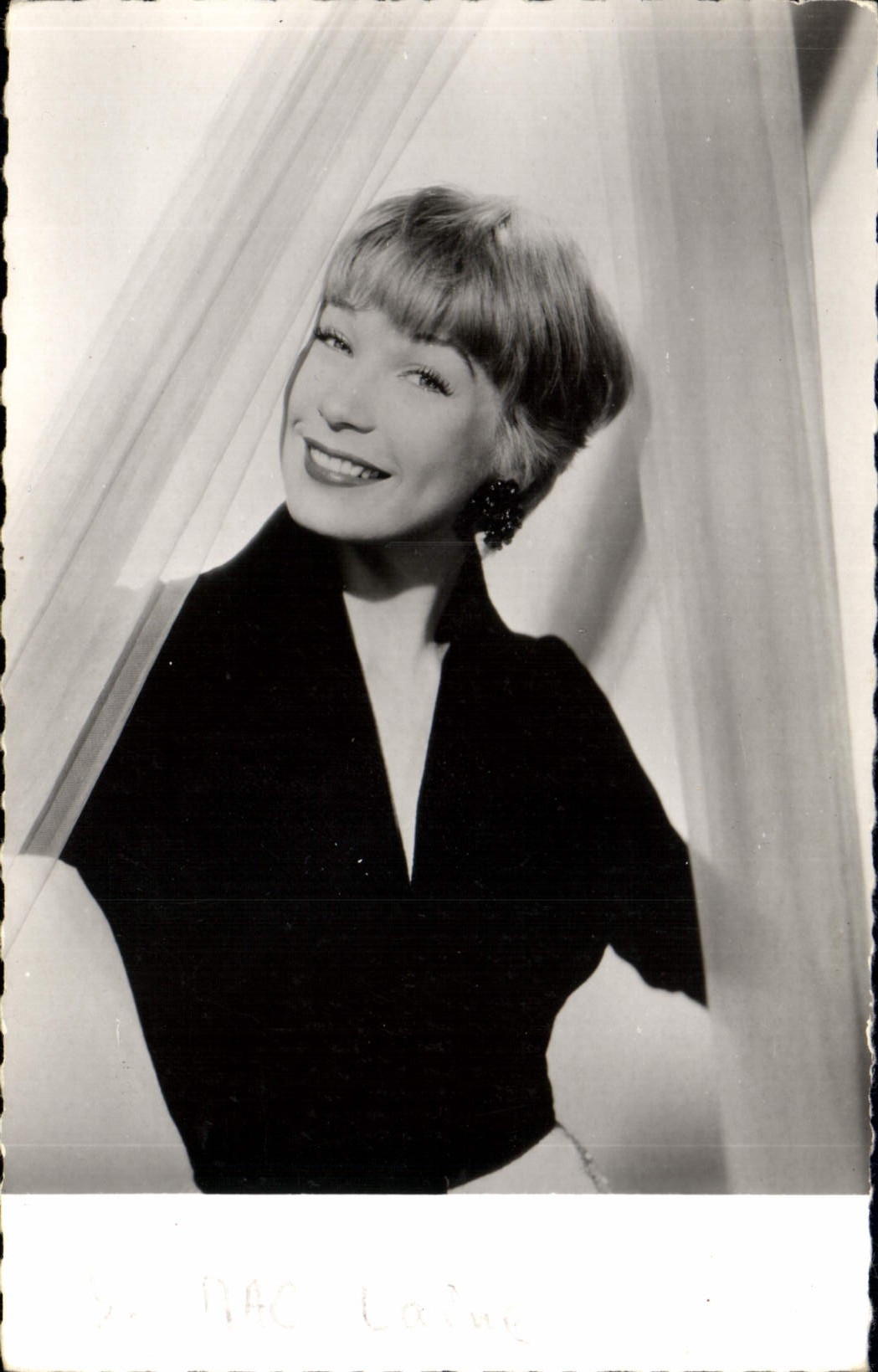 POSTAL MODERNA el mac de Shirley del cine embroma a Pasillo Wallis en letras del fuego