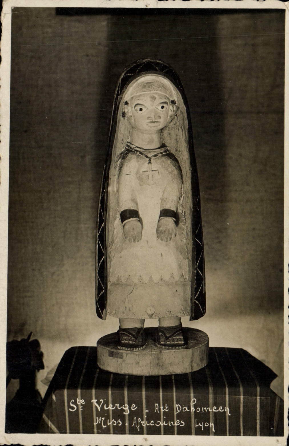 VINTAGE POSTCARD Virgin Folklore co. Art Dahomeen African Misses Lyon Dahomey