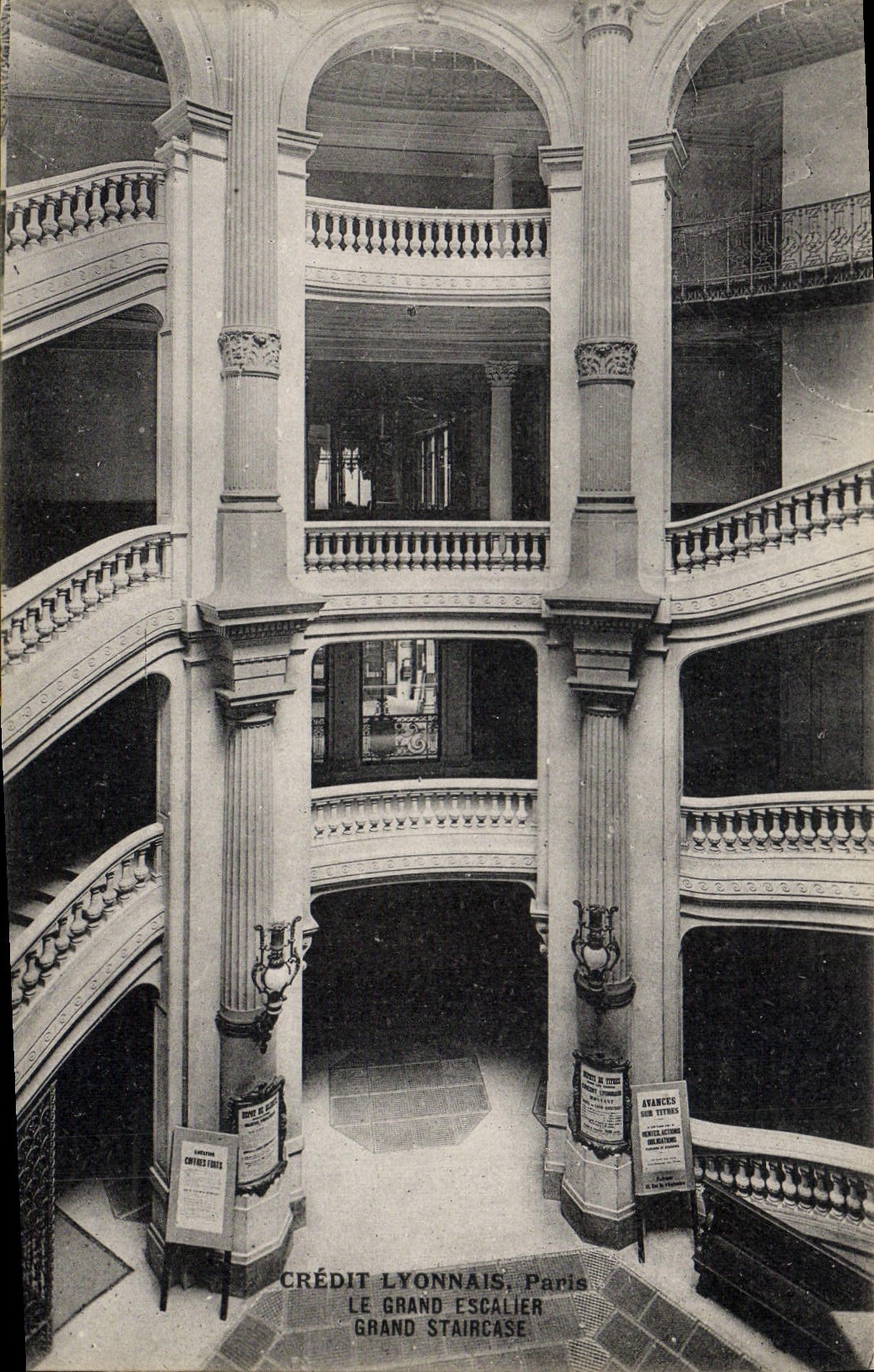 CPA Banque Credit Lyonnais Paris le grand escalier 