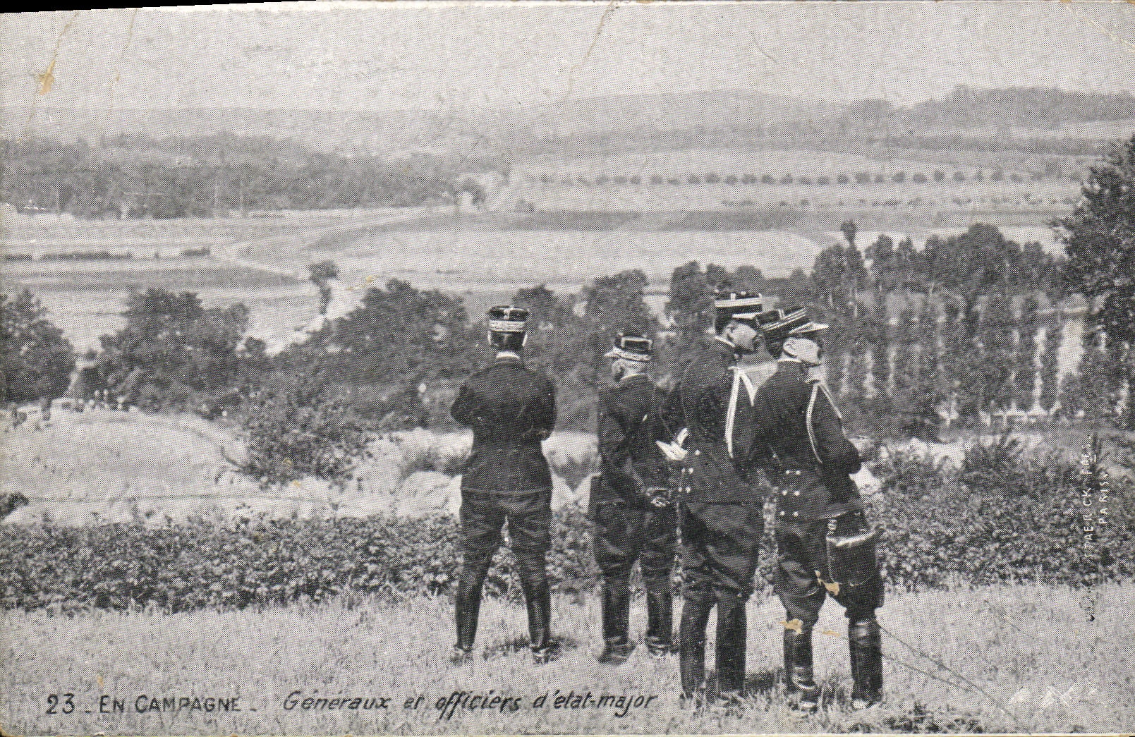 CPA Militaria En campagne Generaux et officiers d'Etat Major 