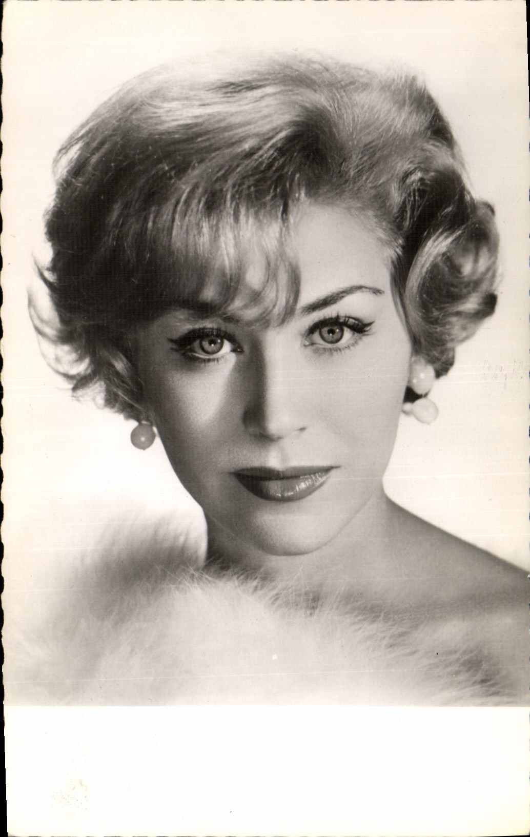 CPM Cinema Elisabeth Manet