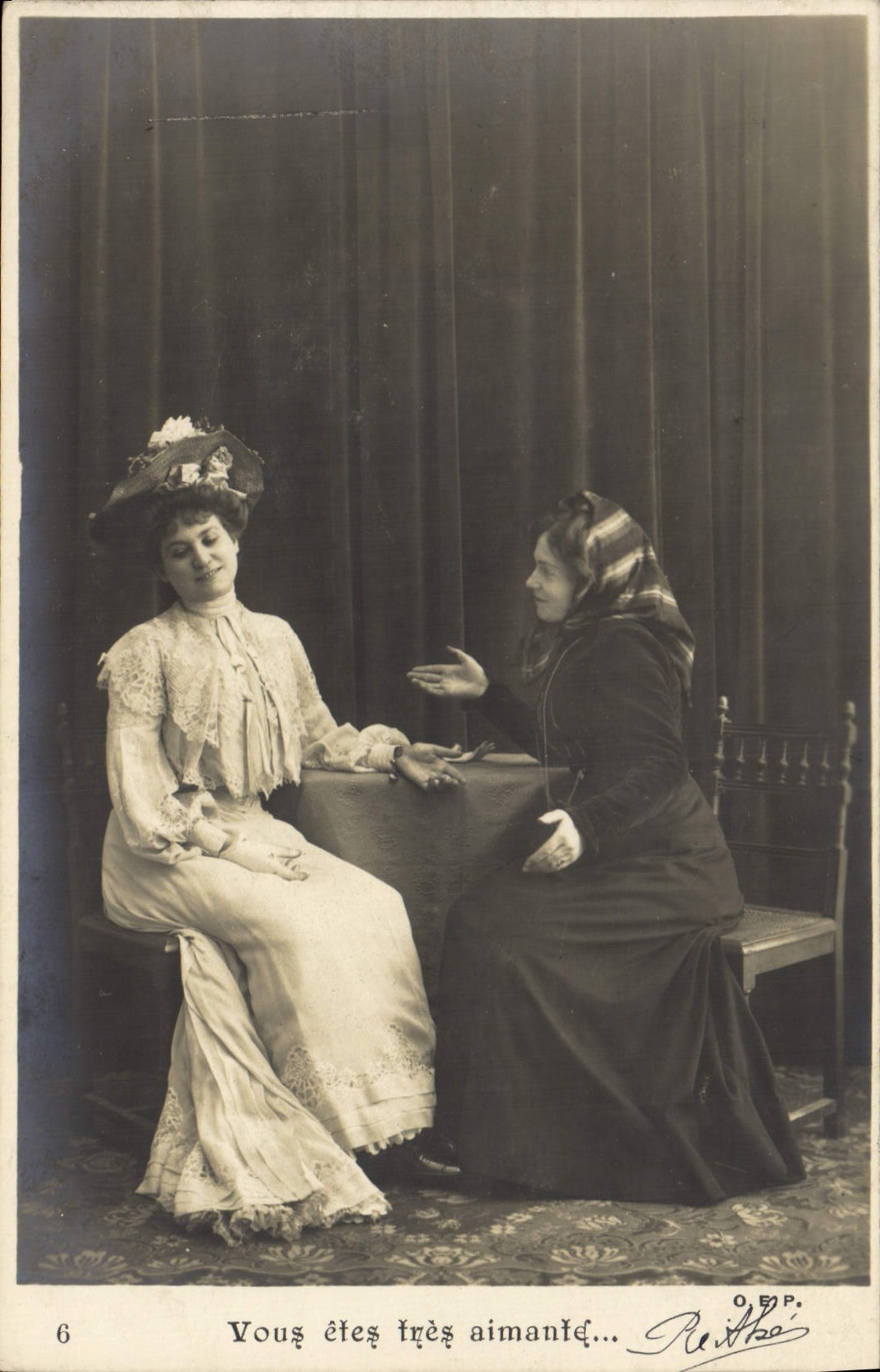 CPA Femme Cartomancienne Voyante 