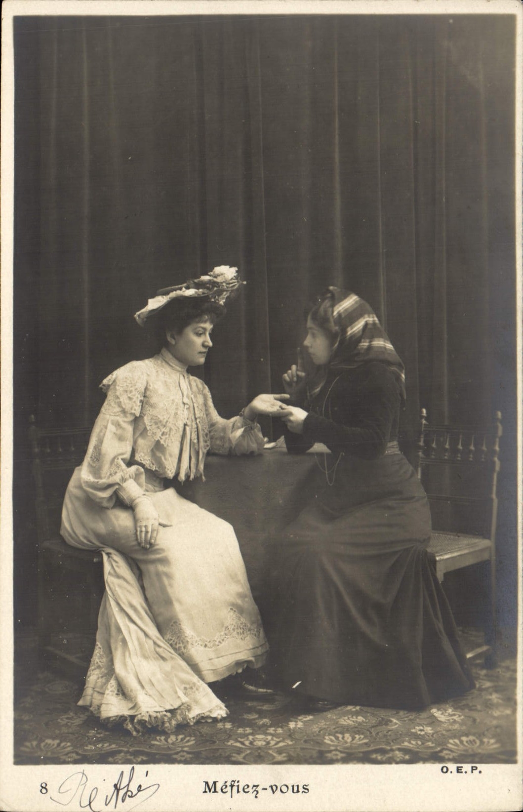 CPA Femme Cartomancienne Voyante 