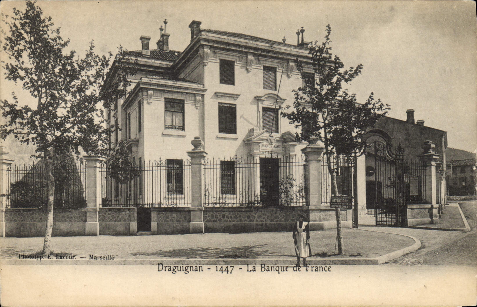 VINTAGE POSTCARD Banque de France Draguignan