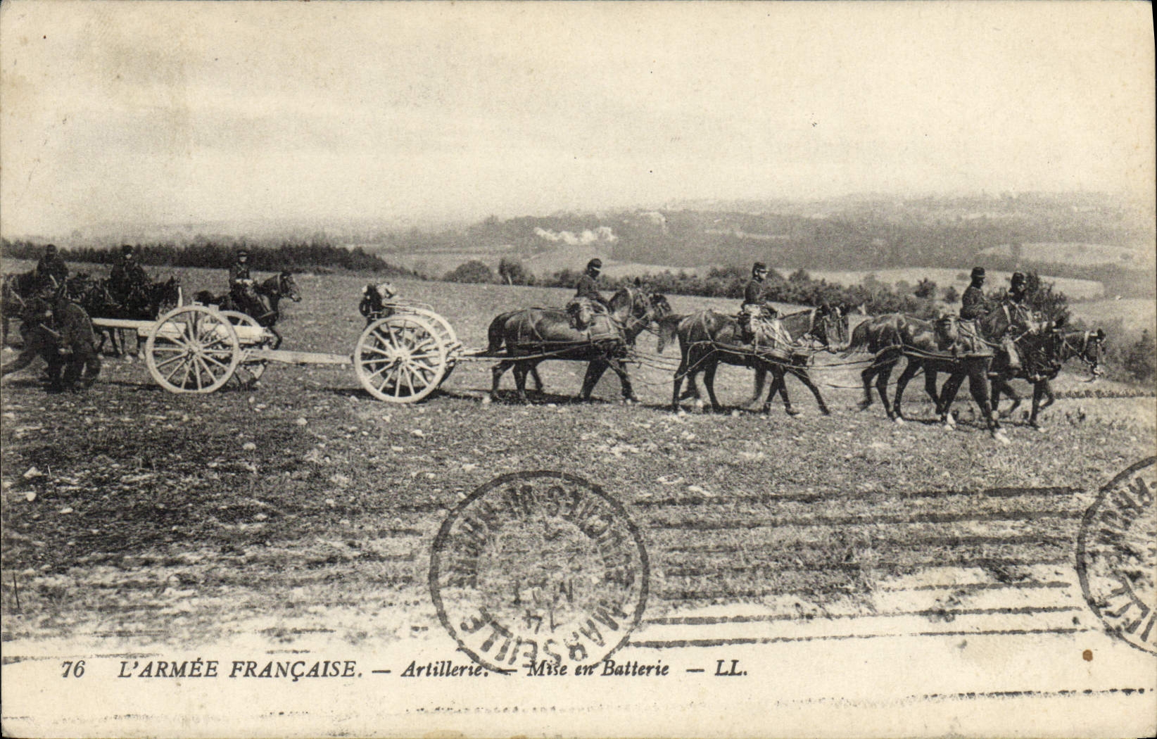 CPA Militaria Artillerie Mise en batterie