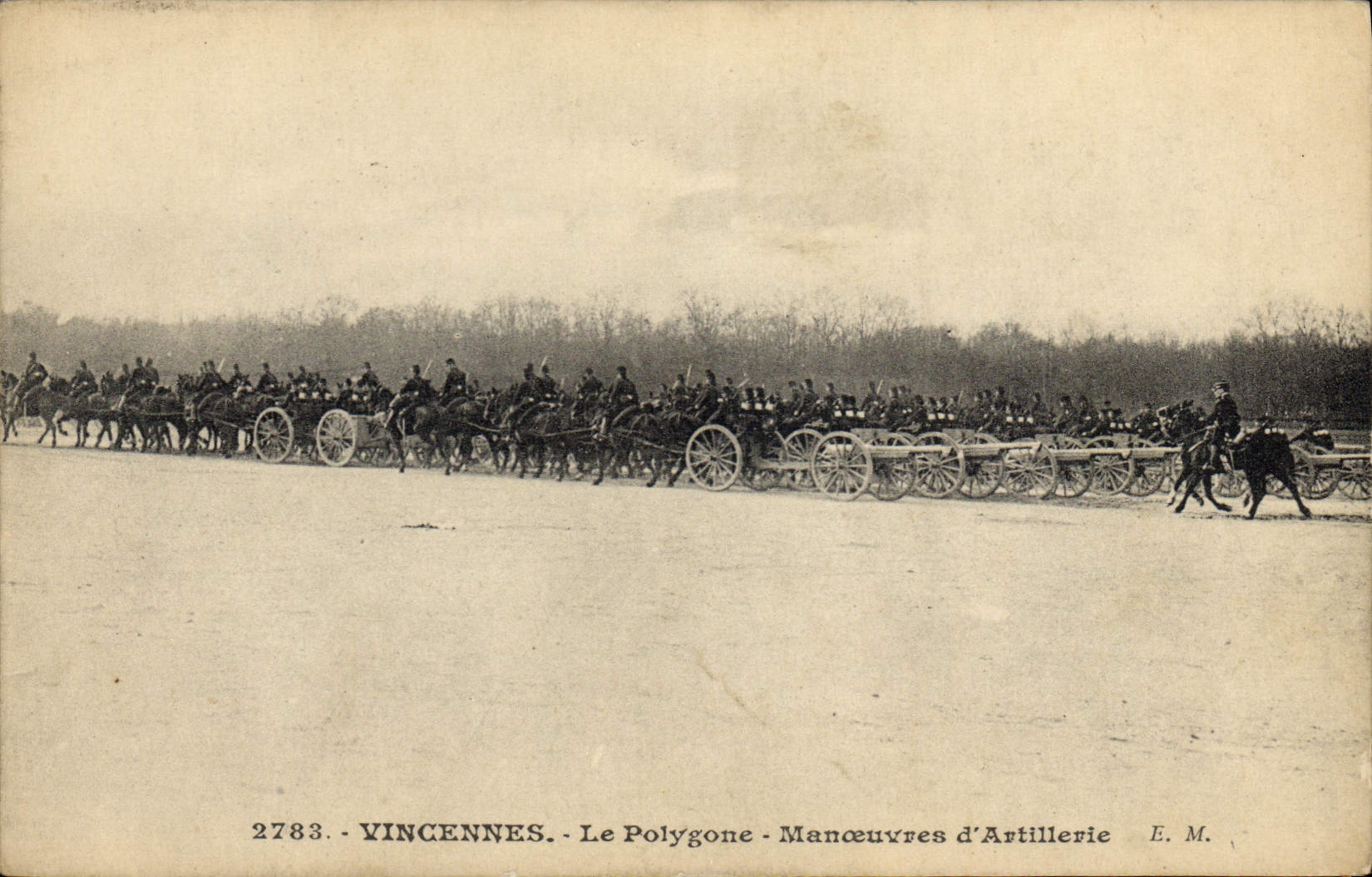 CPA Militaria Vincennes le polygone Manoeuvres d'artillerie