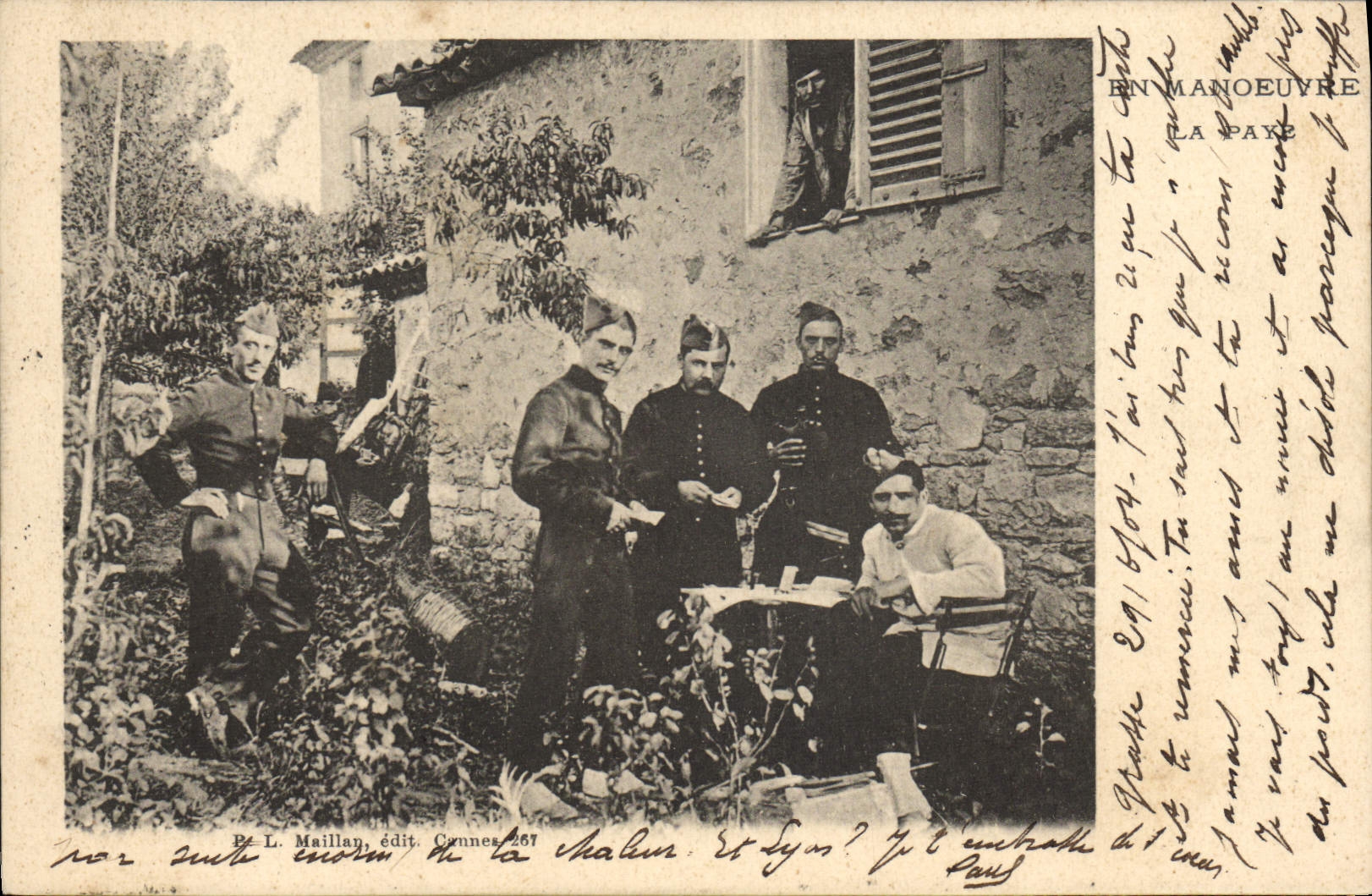 CPA Militaria En manoeuvre La paye 