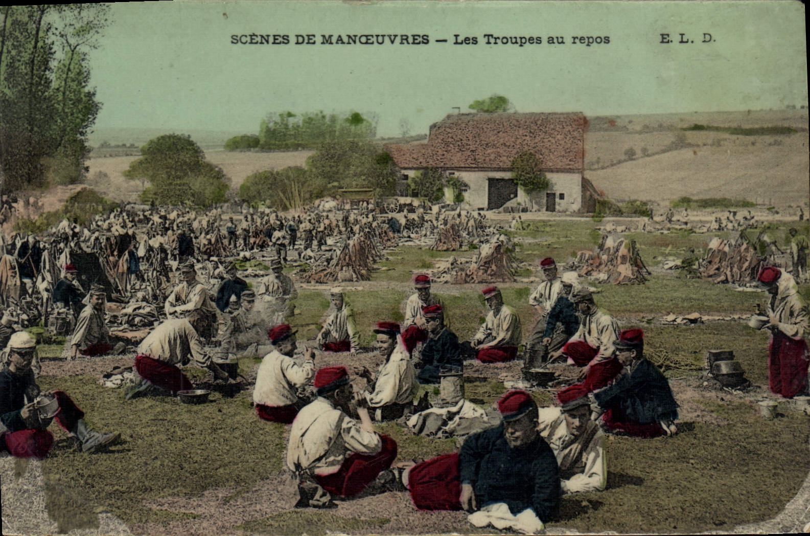 CPA Militaria Scenes de manoeuvre Les troupes au repos