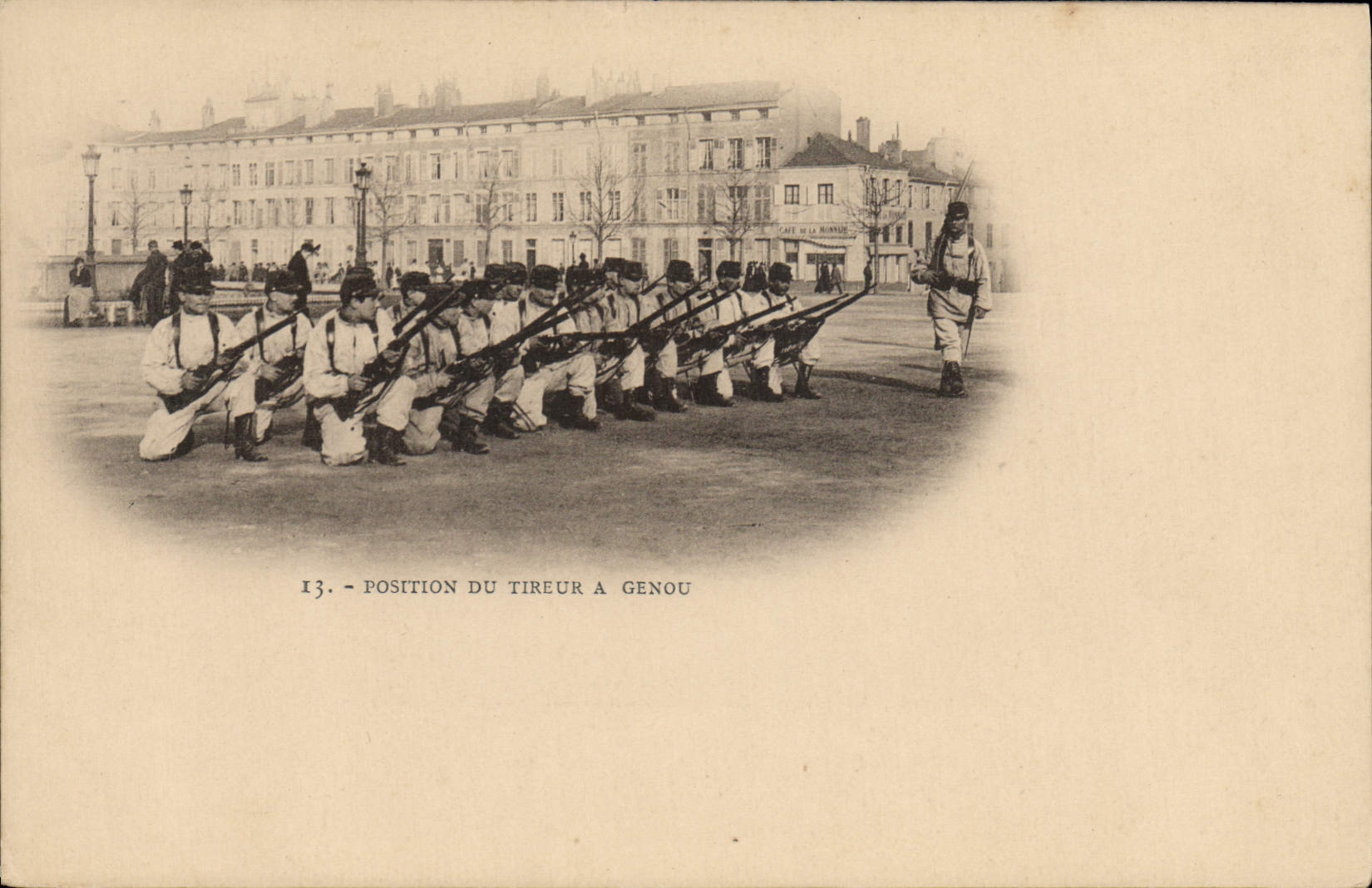 VINTAGE POSTCARD Militaria Position of the gunner has knee