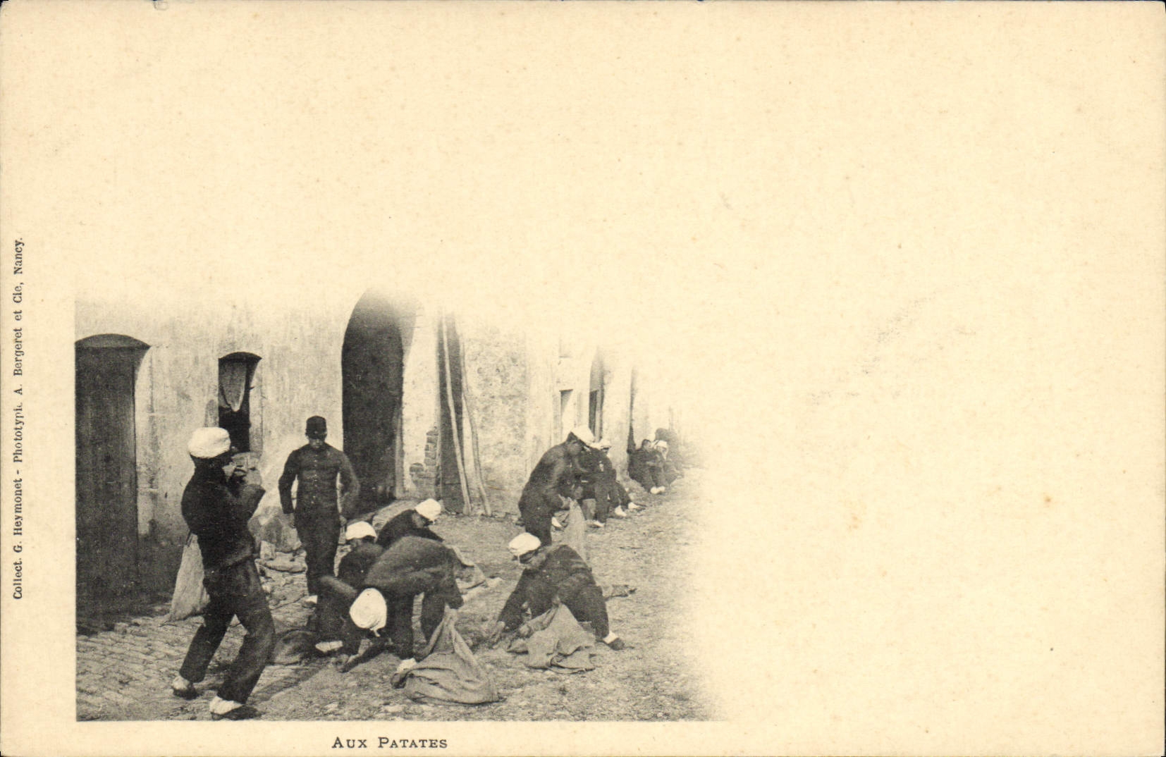 CPA Militaria Aux patates