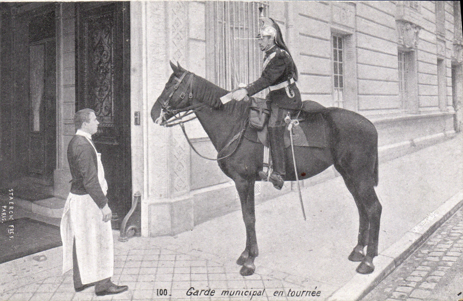 CPA Militaria Garde republicain en tournee