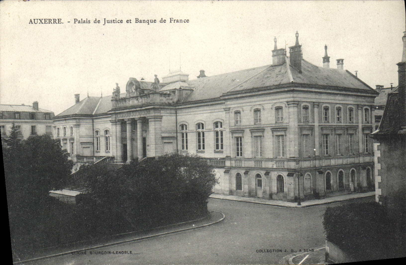CPA Banque Auxerre Palais de justice et Banque de France 