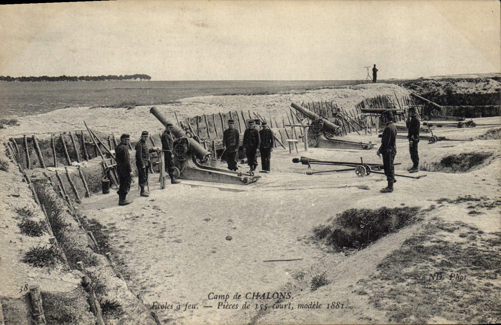 CPA Militaria Camp de Chalons Ecoles a feu Pieces de 155 court Modele 1881