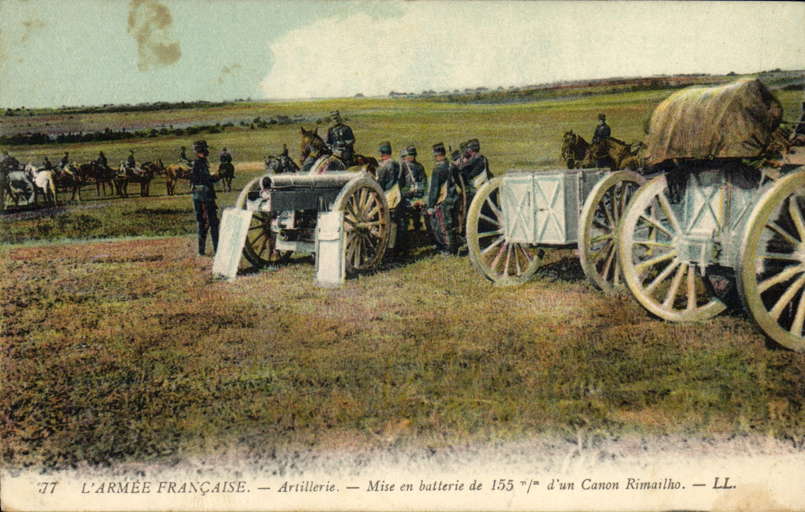 CPA Militaria Artillerie Mise en batterie de 155mm d'un canon Rimailho