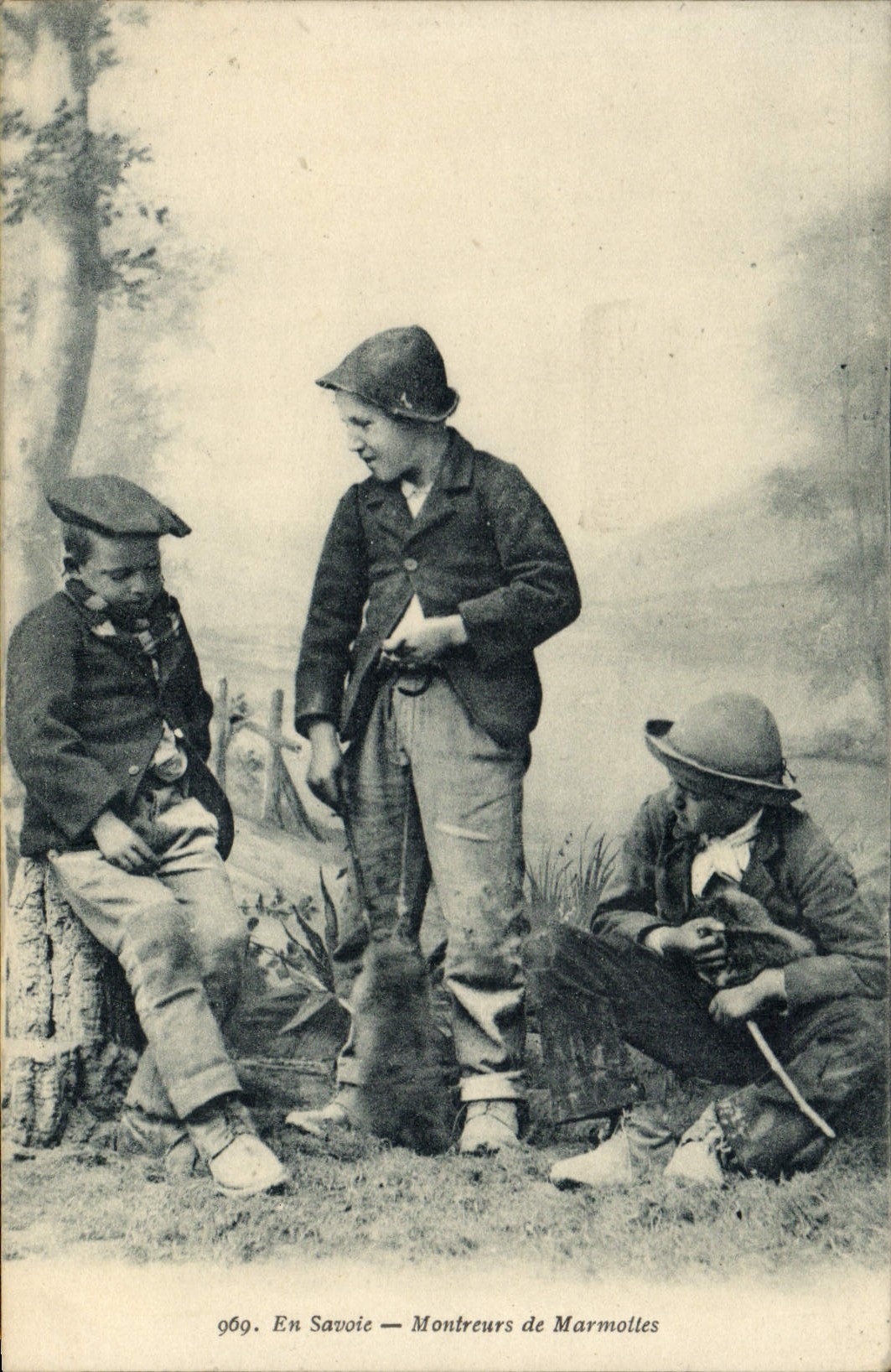 VINTAGE POSTCARD In Savoy Showmen of marmots Marmot Folklore TOP