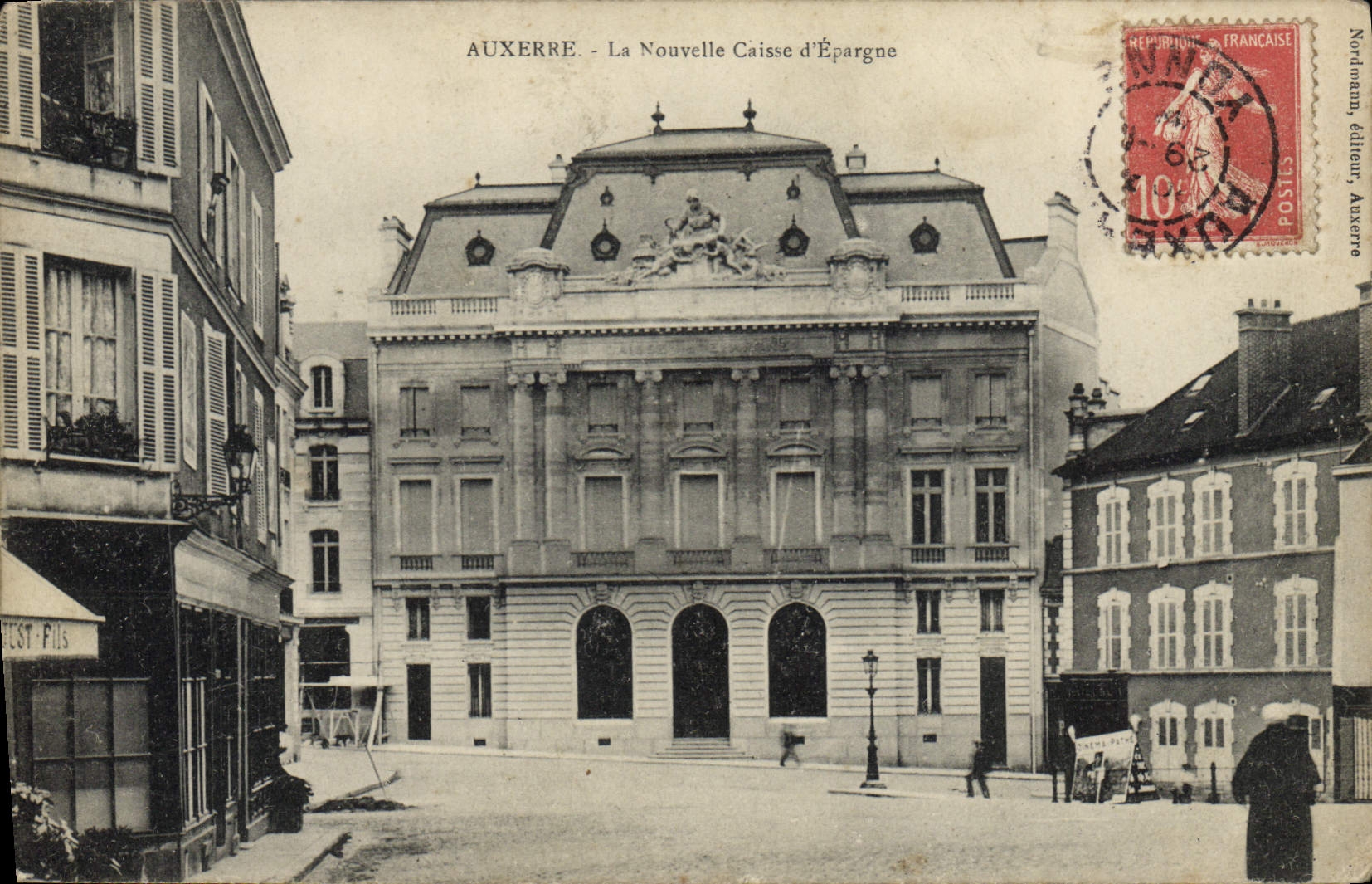VINTAGE POSTCARD Auxerre Bank the new Savings bank