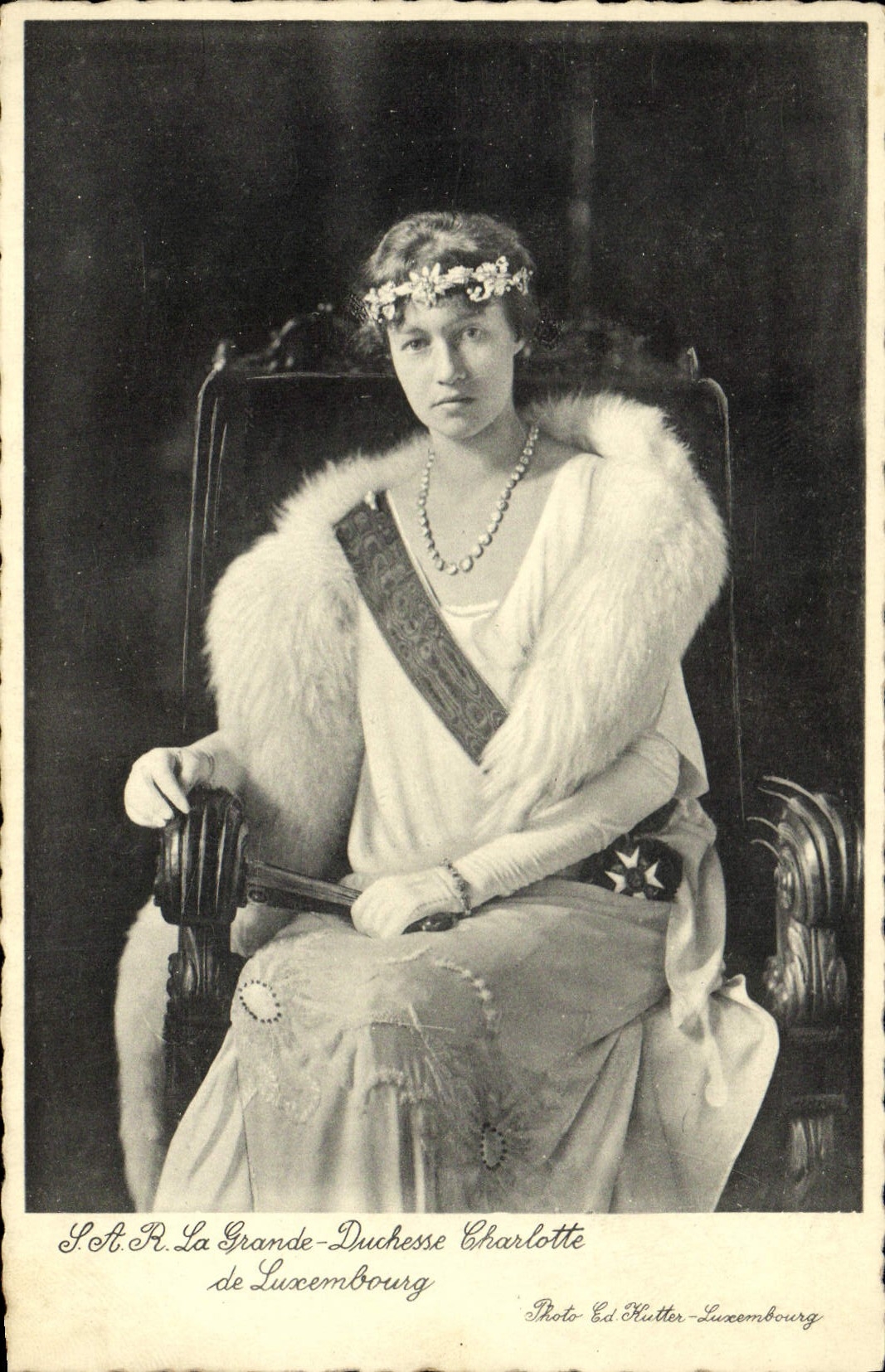 VINTAGE POSTCARD SAR the large duchess Charlotte of Luxembourg