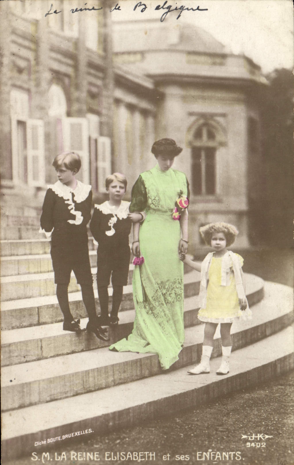 VINTAGE POSTCARD SM the Queen Elizabeth and her children