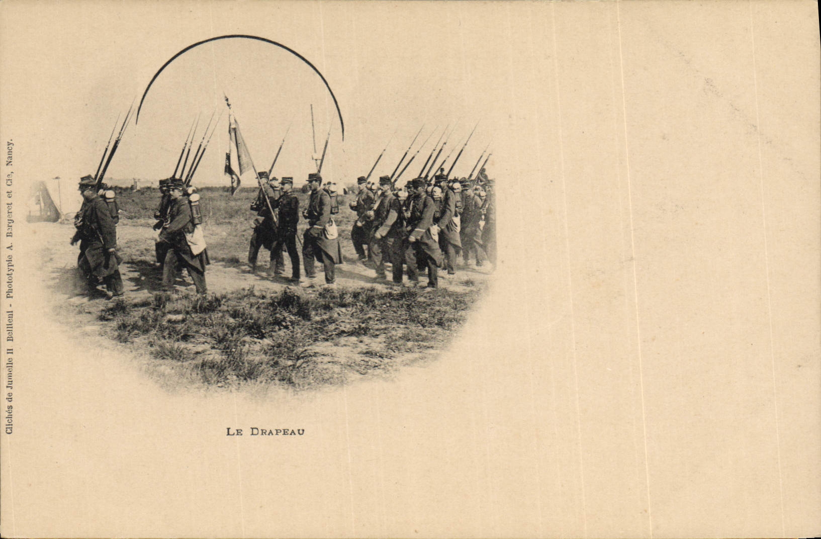 CPA Militaria Le drapeau