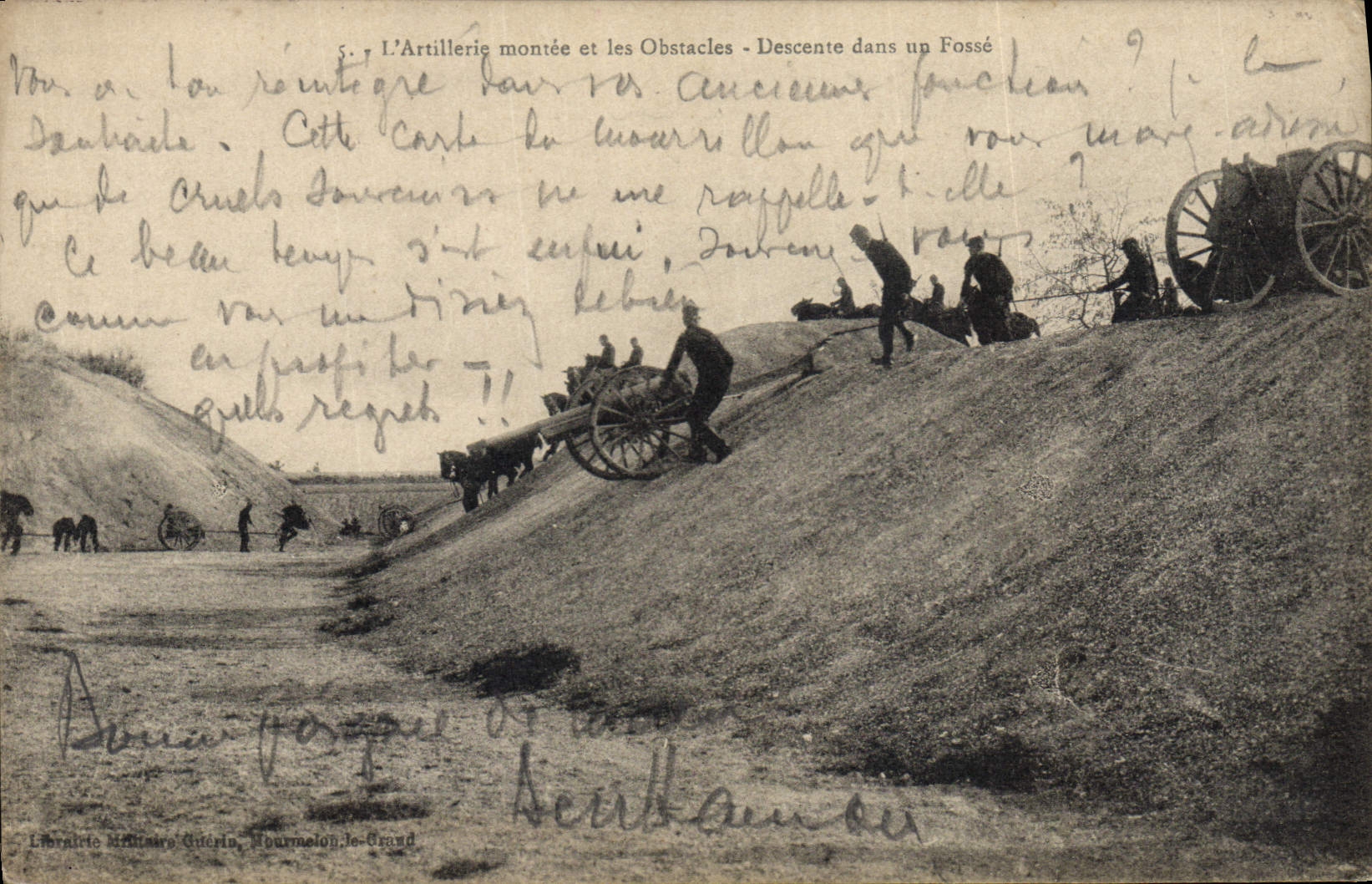 POSTAL Militaria de la VENDIMIA la artillería montada y la pendiente de los obstáculos en un hoyo