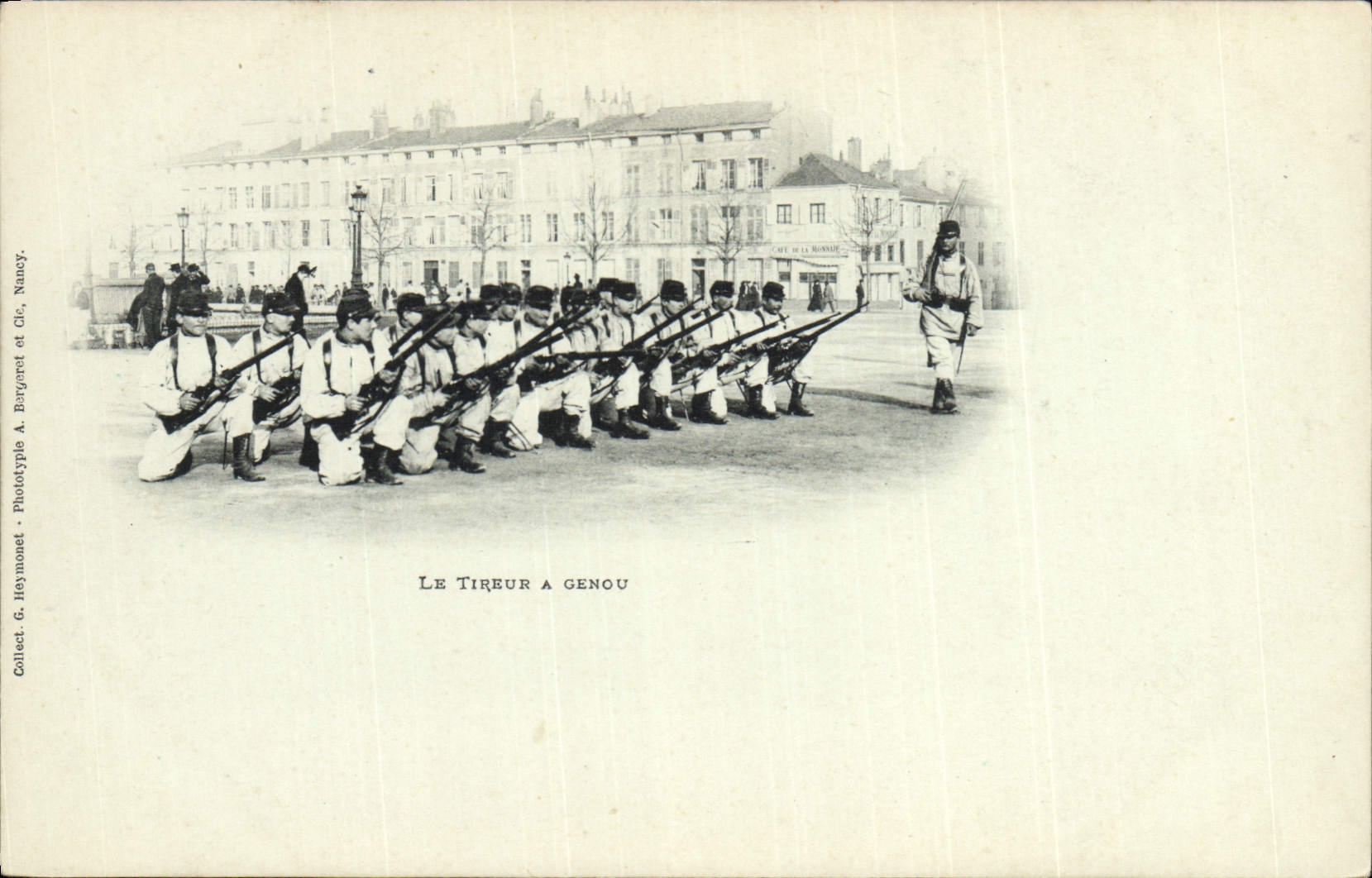 CPA Militaria Le tireur a genou