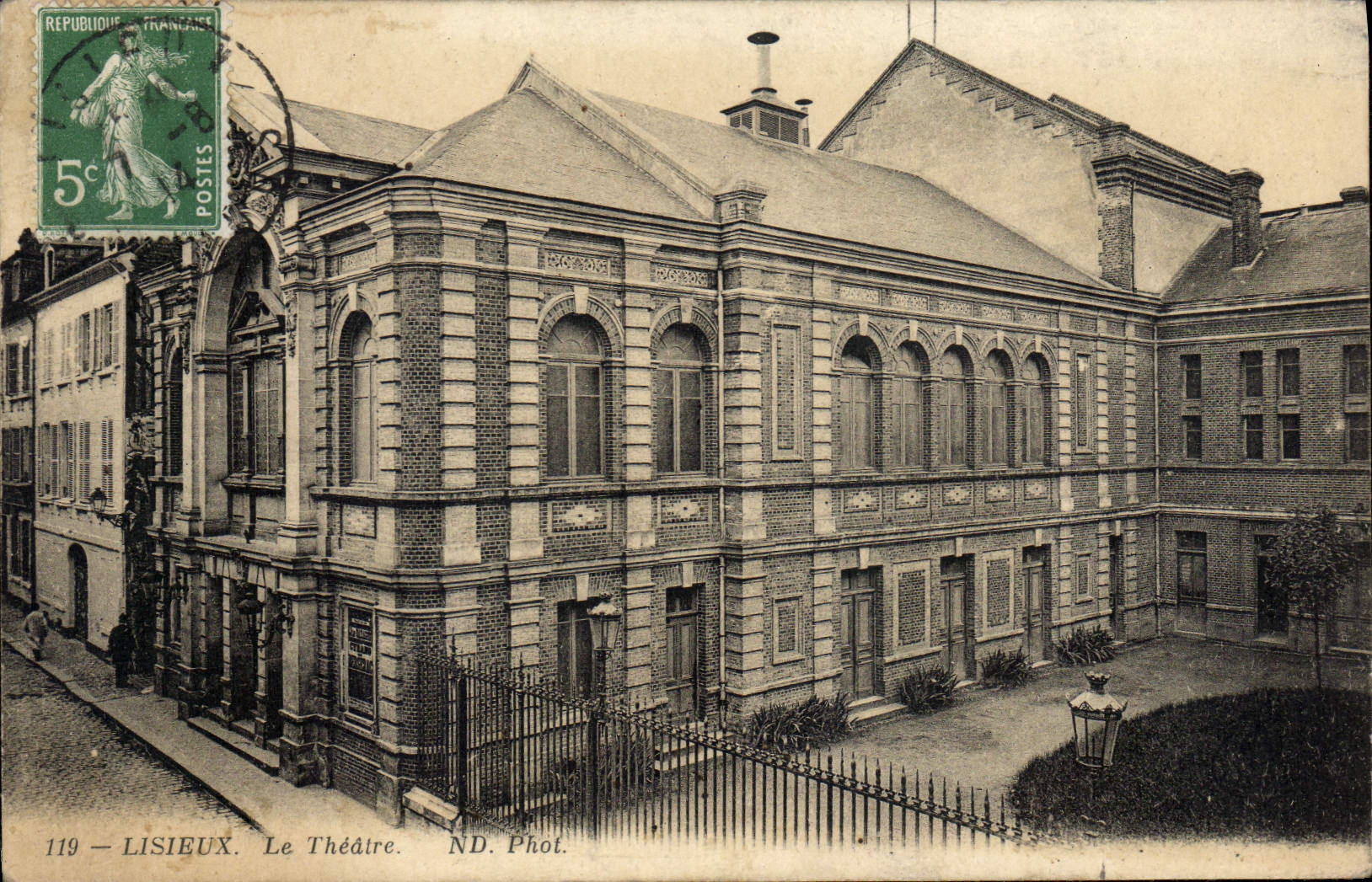 CPA Lisieux Le theatre