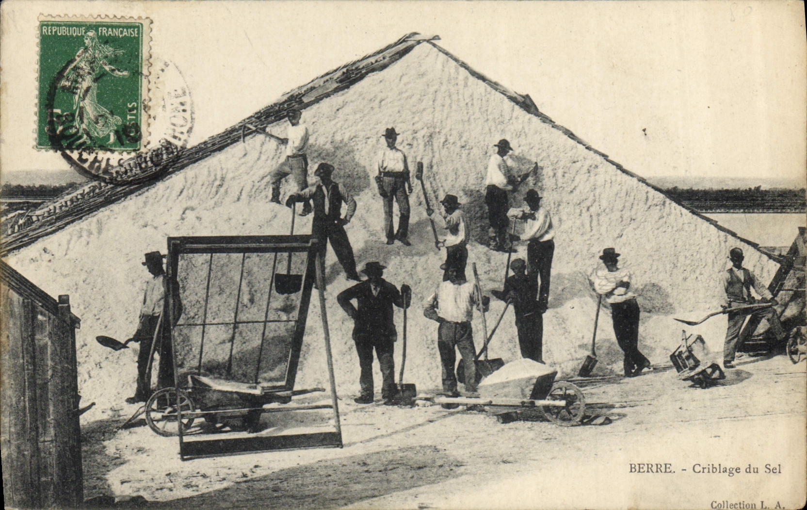 CPA Folklore Marais Salants Berre Criblage du sel TOP