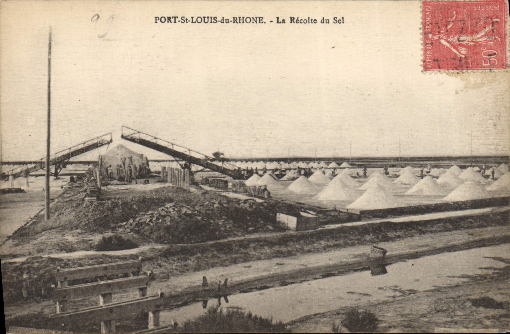 Los pantanos del agua salada del folklore de la POSTAL de la VENDIMIA viran St. Louis hacia el lado de babor del Rhone la cosecha de la sal